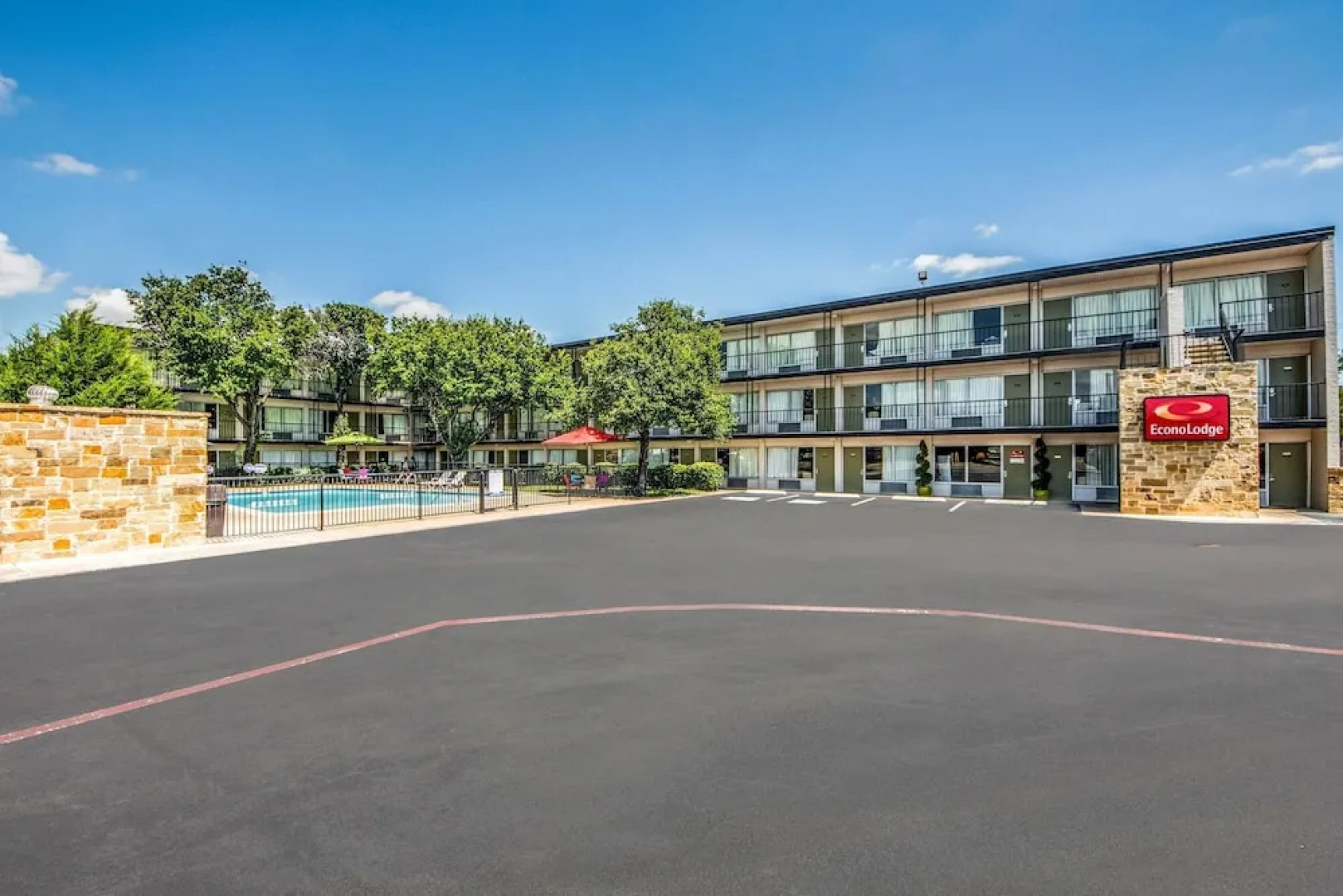 Econo Lodge Airport I-35 North