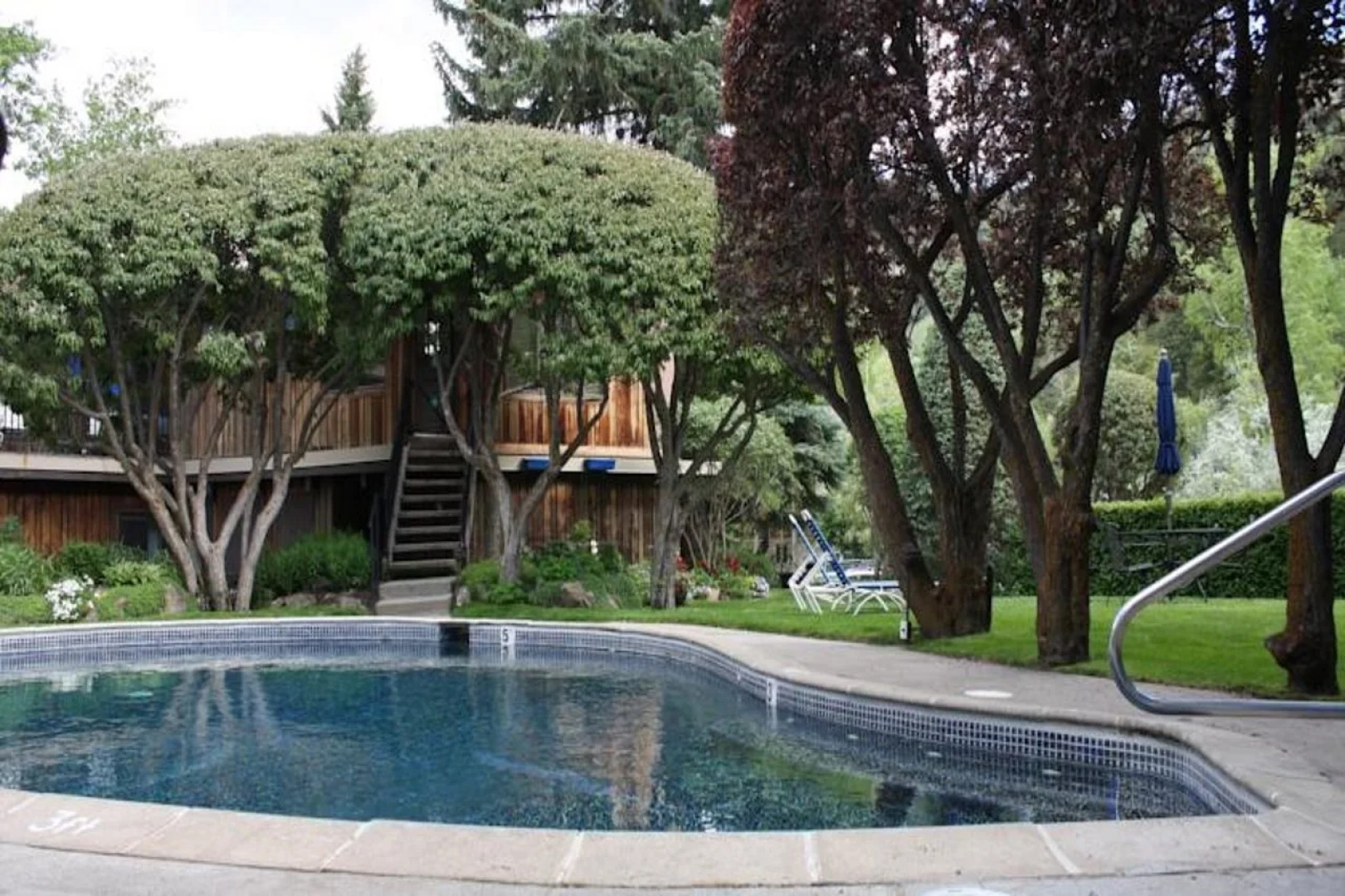 St. Moritz Lodge & Condominiums