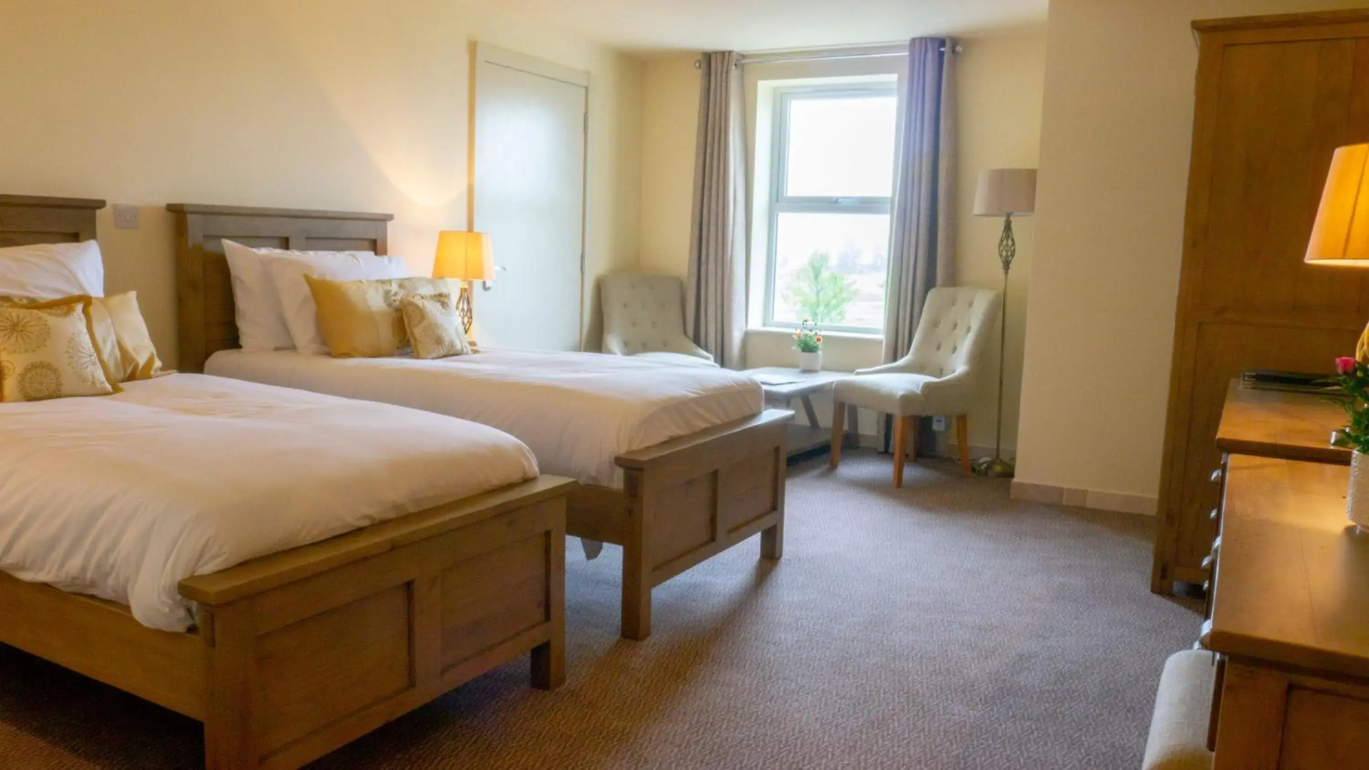 COMIS Hotel & Golf Resort