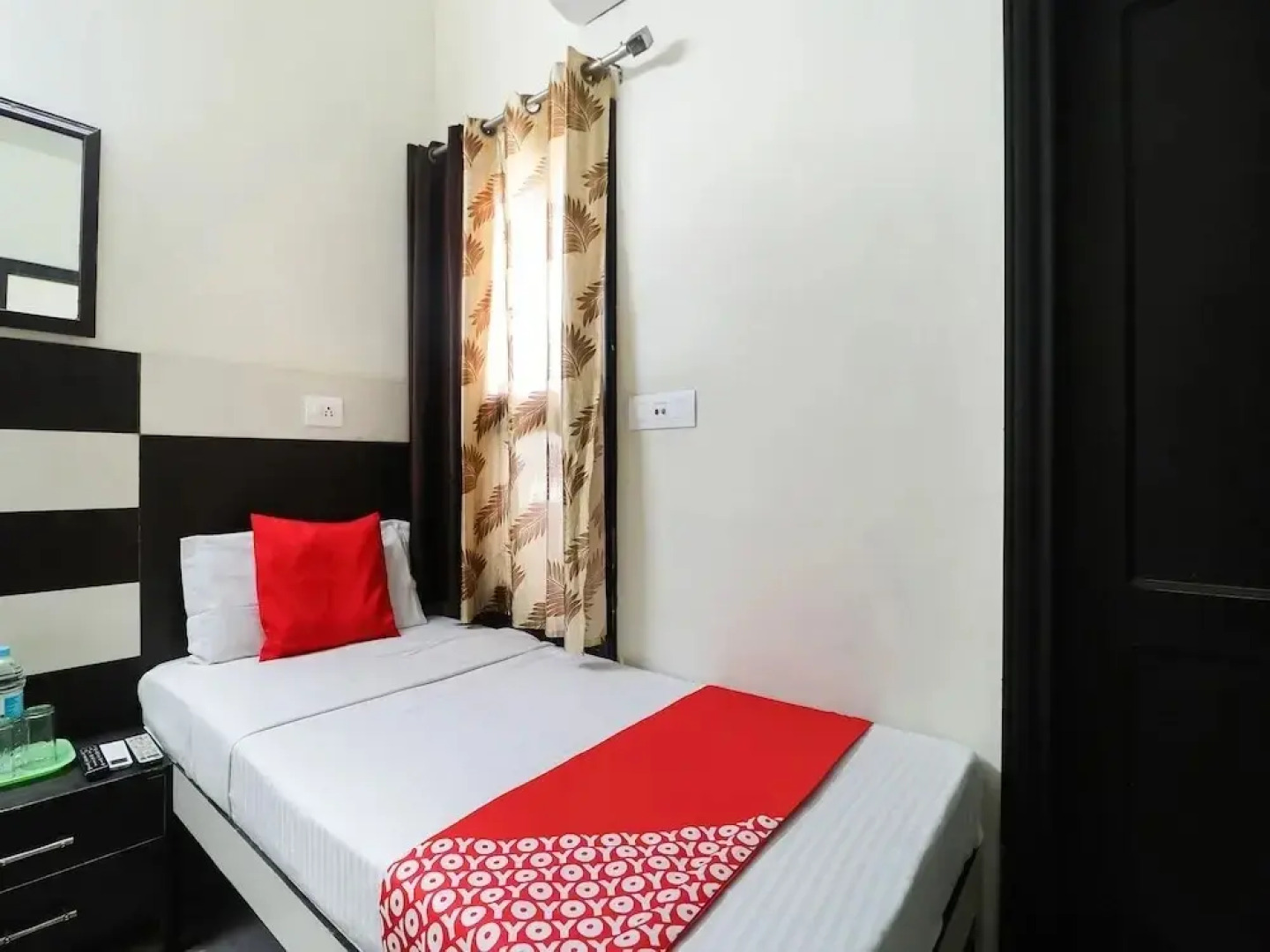 Royal Guest House by OYO Rooms