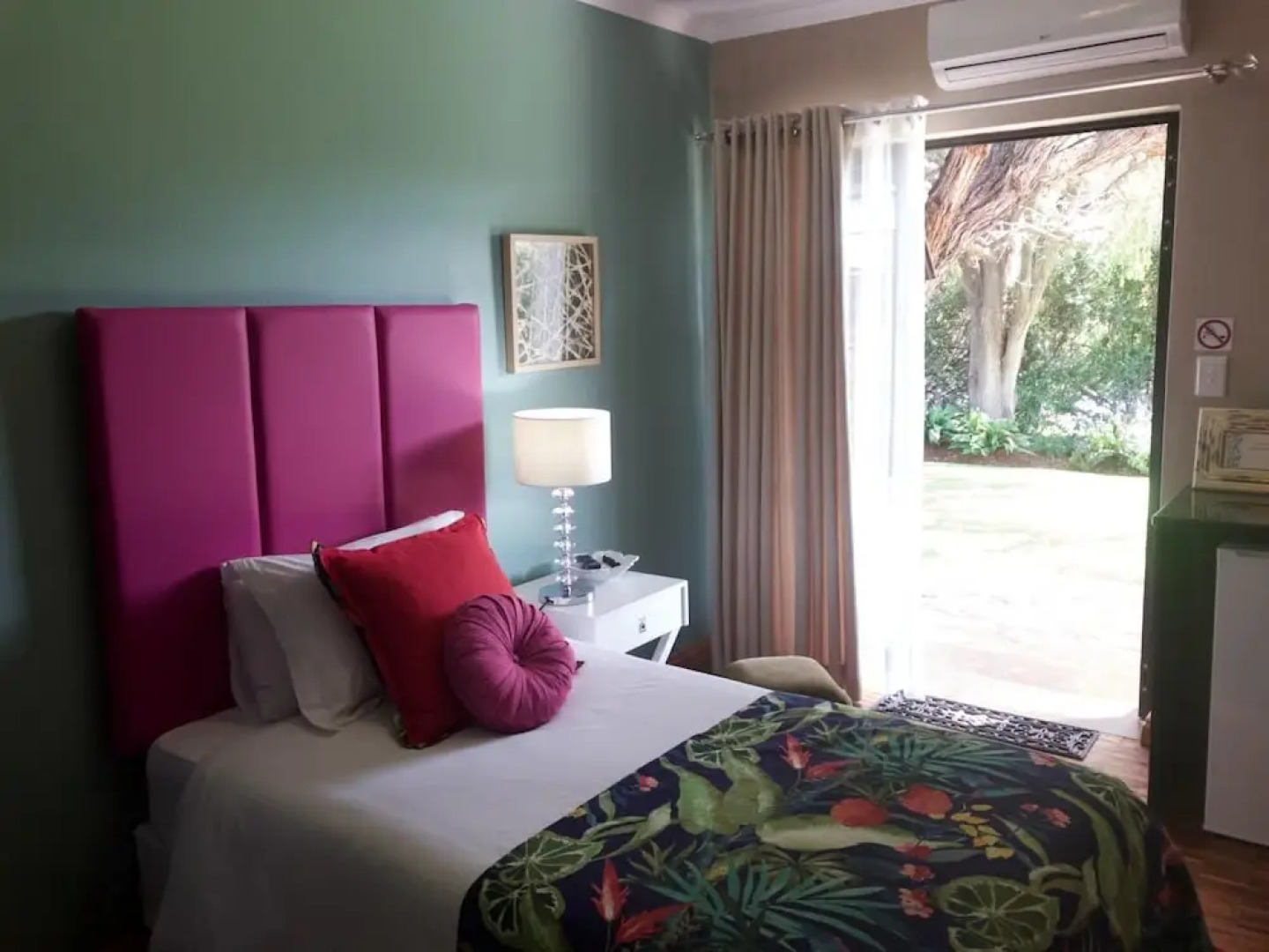 The Hedge Guesthouse