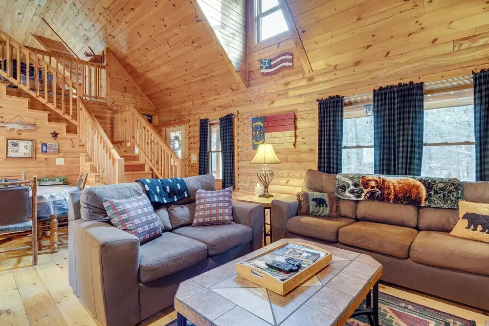 Pet-friendly Cabin w/ Loft: 5 Mi to Lake Lure!