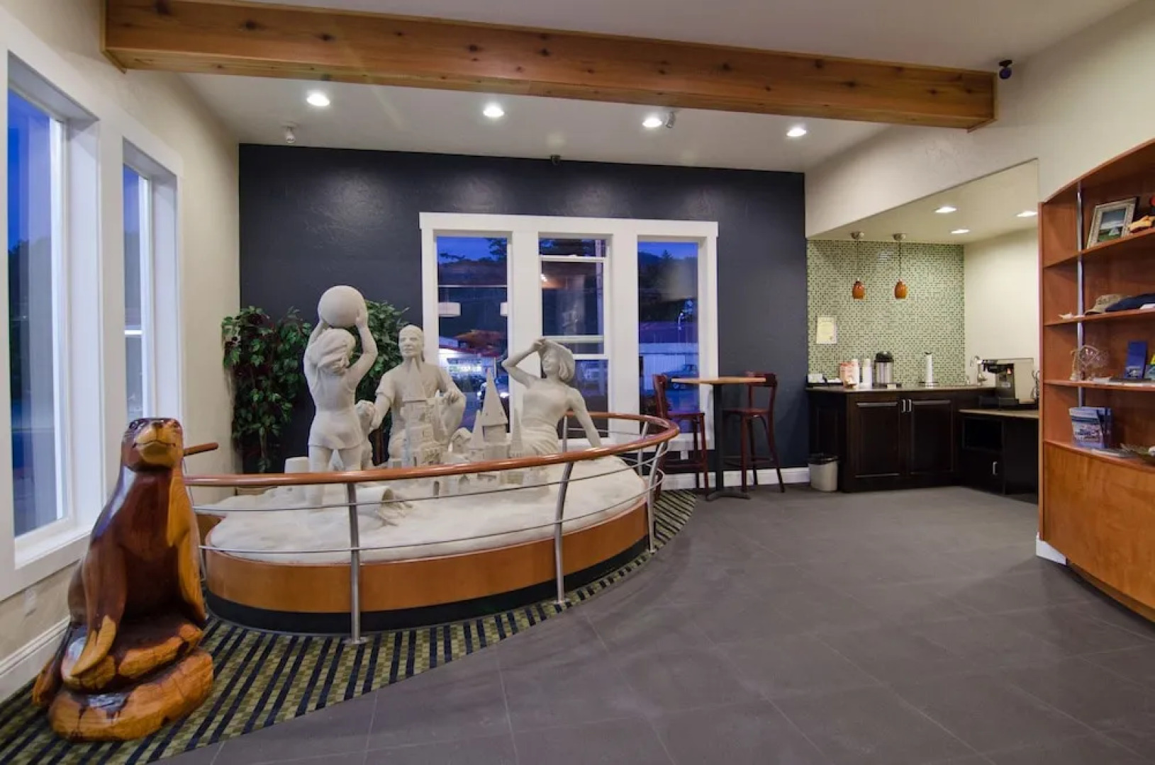 Pacific Reef Hotel & Light Show