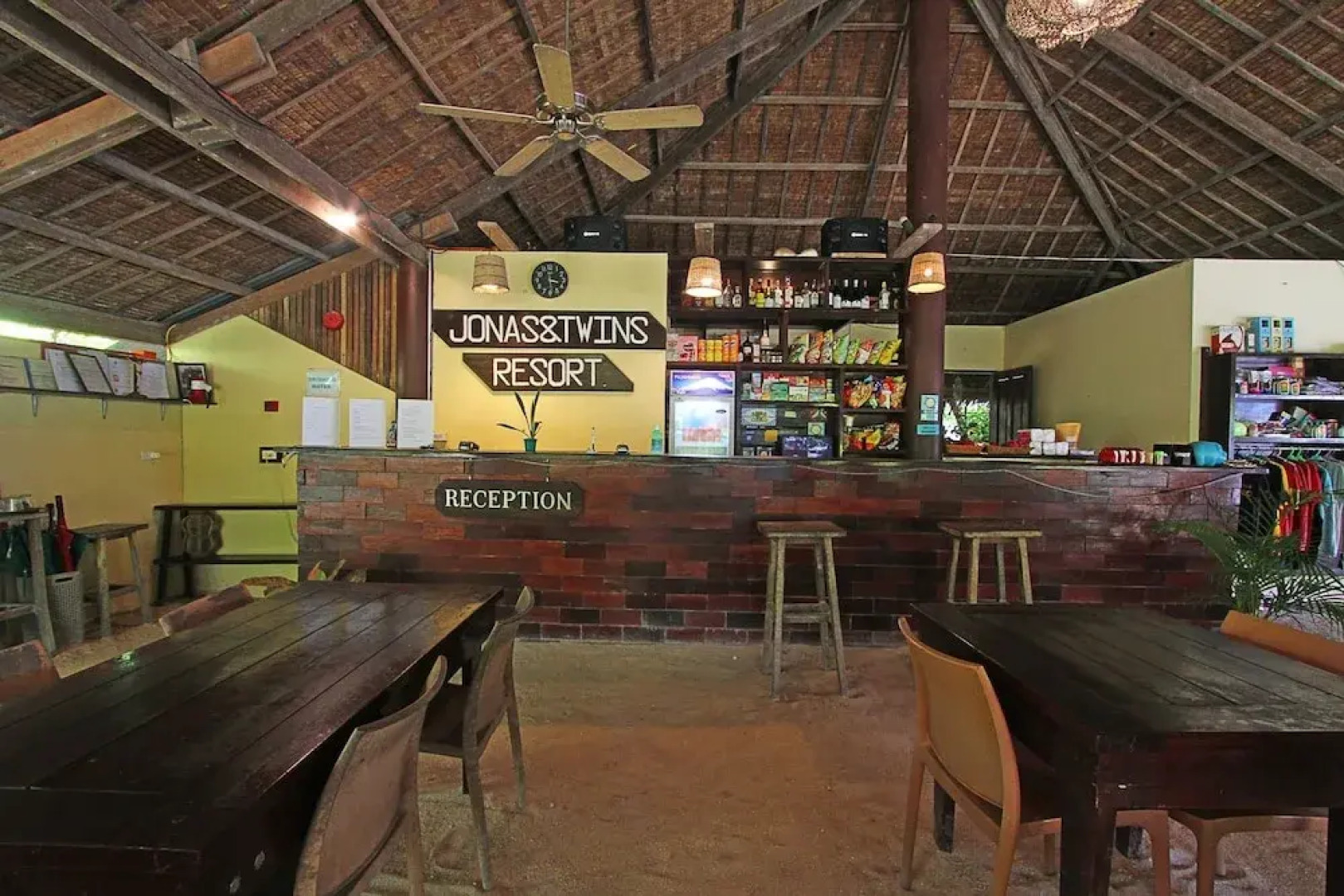Jonas & Twins Resort