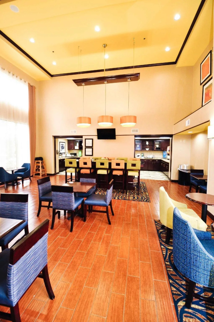 Hampton Inn & Suites Louisville East