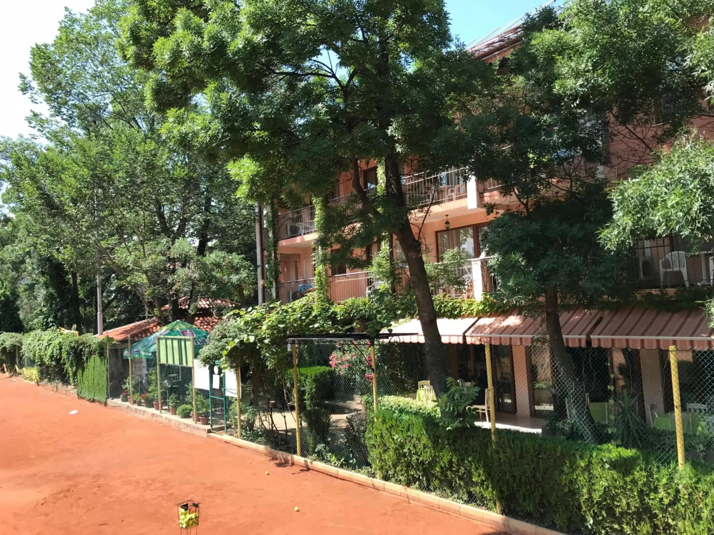 Oleander House And Tennis Club