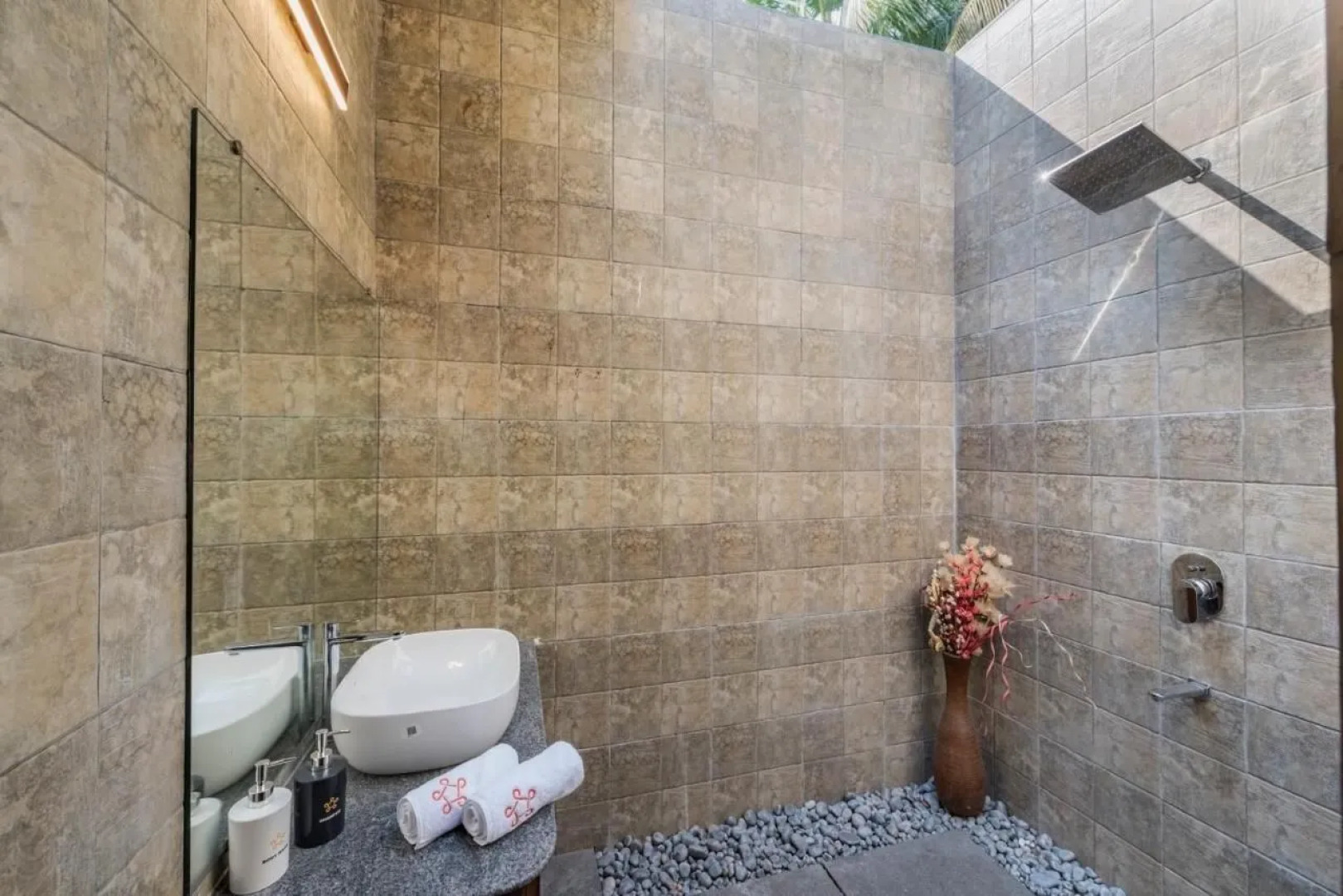 Saffronstays Osaree, Alibaug