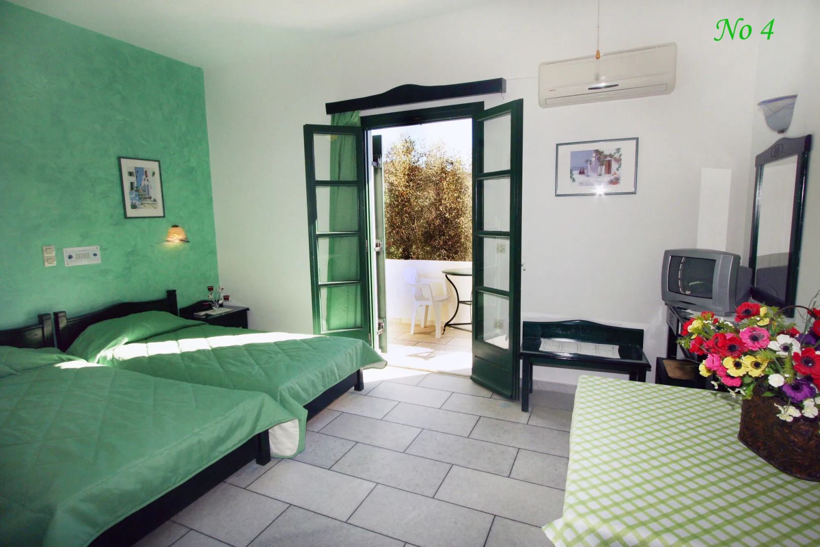 Studios Vrettos Beachfront Hotel