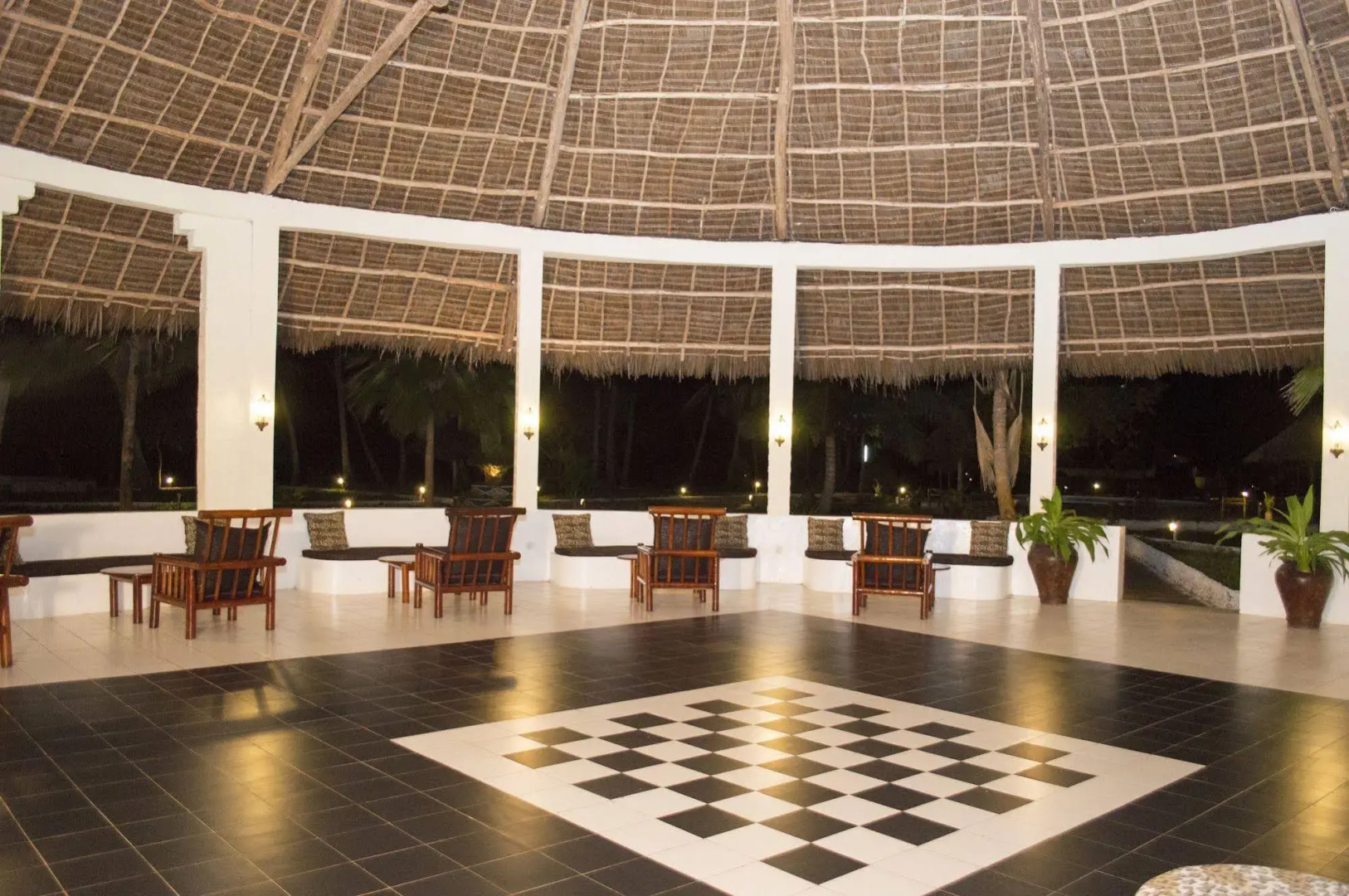 Antonio Beach Hotel and Spa