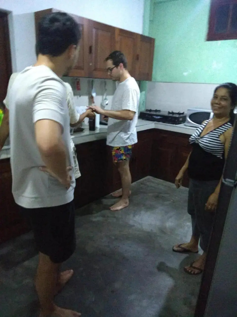 Hitchhike Backpackers