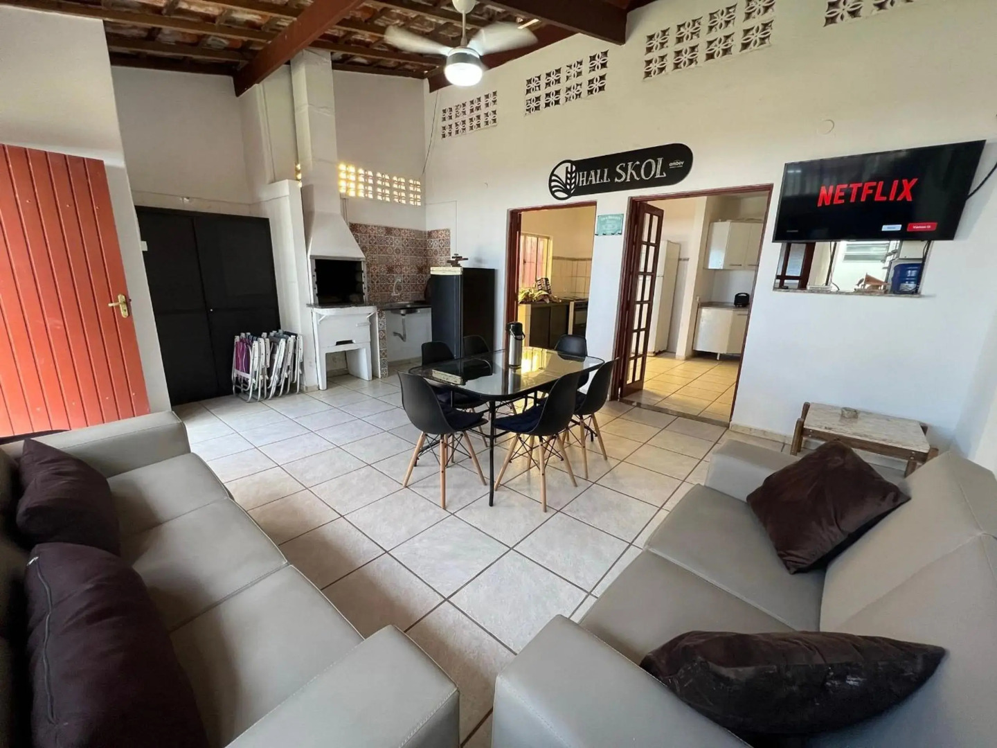 Casa aconchegante pé na areia c/ 5 quartos.