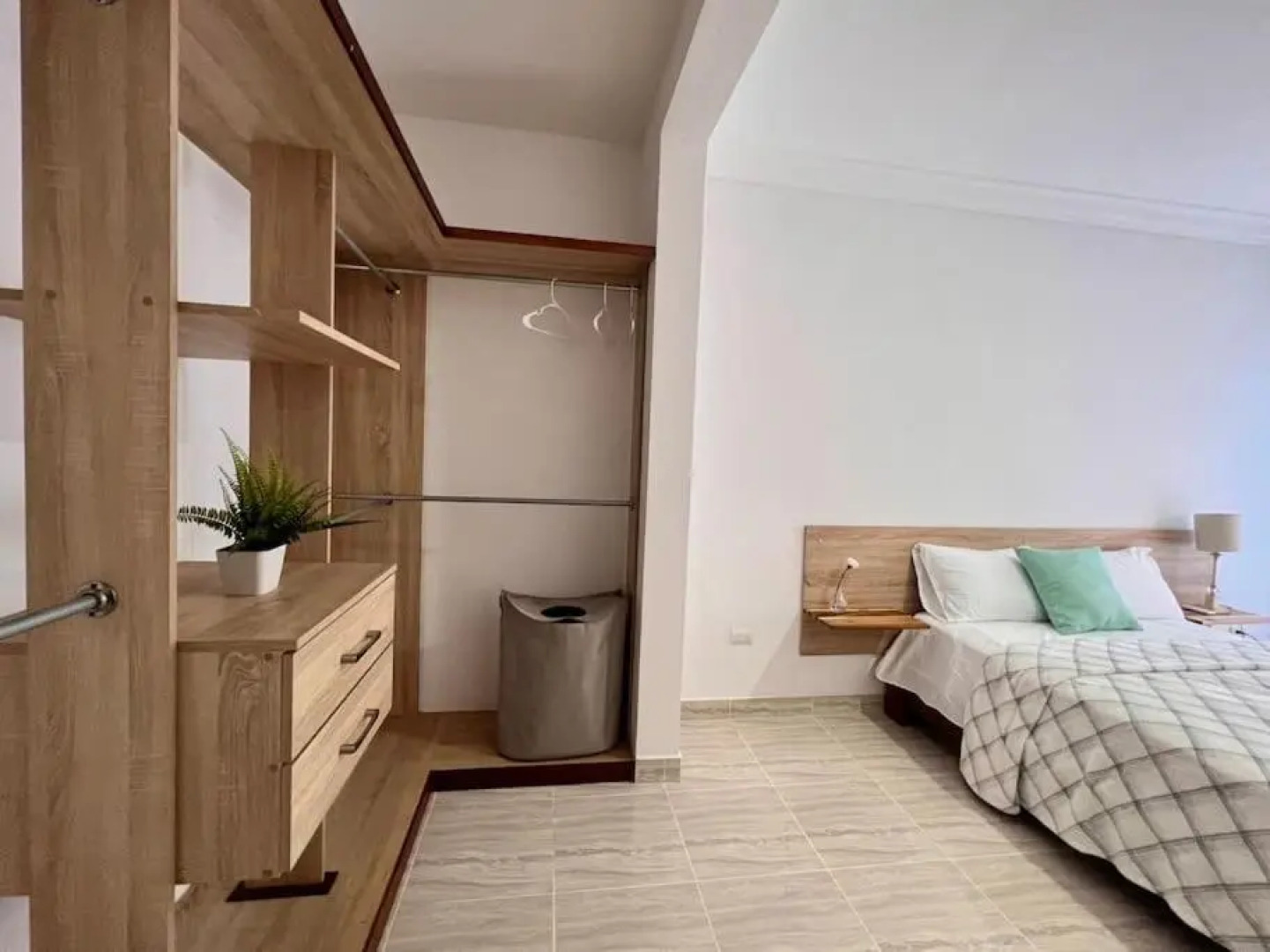 Amazing apartment in thecity 30mins from the beach