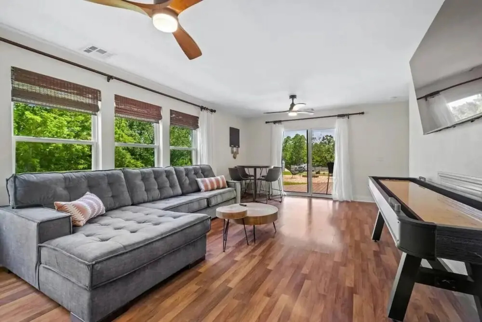 Tunnel Vision Trail Home -8 Min From Lake Windsor! 4 Bedroom Home by Redawning