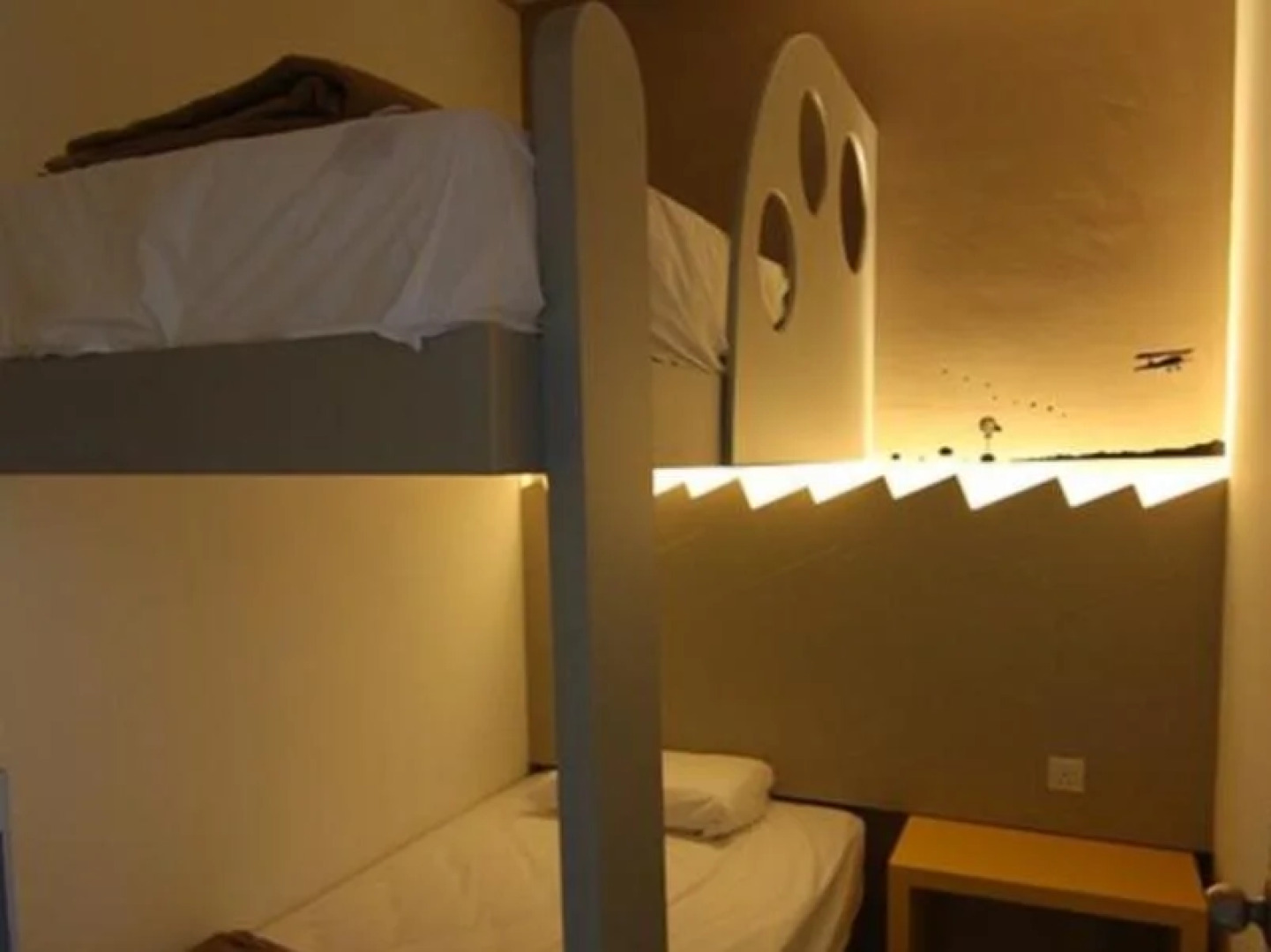 Warm Blanket Hotel - Hostel