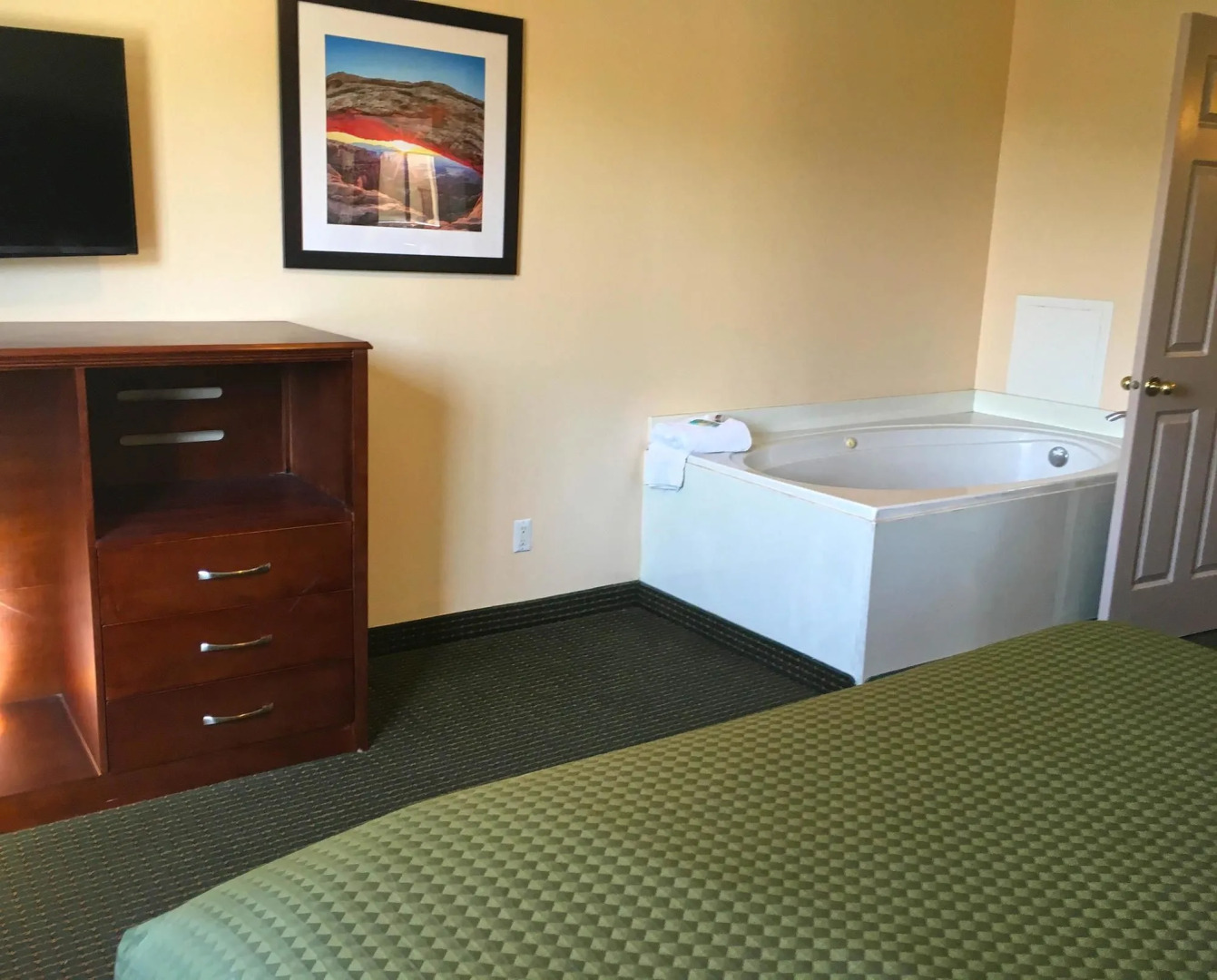 America's Best Inn & Suites