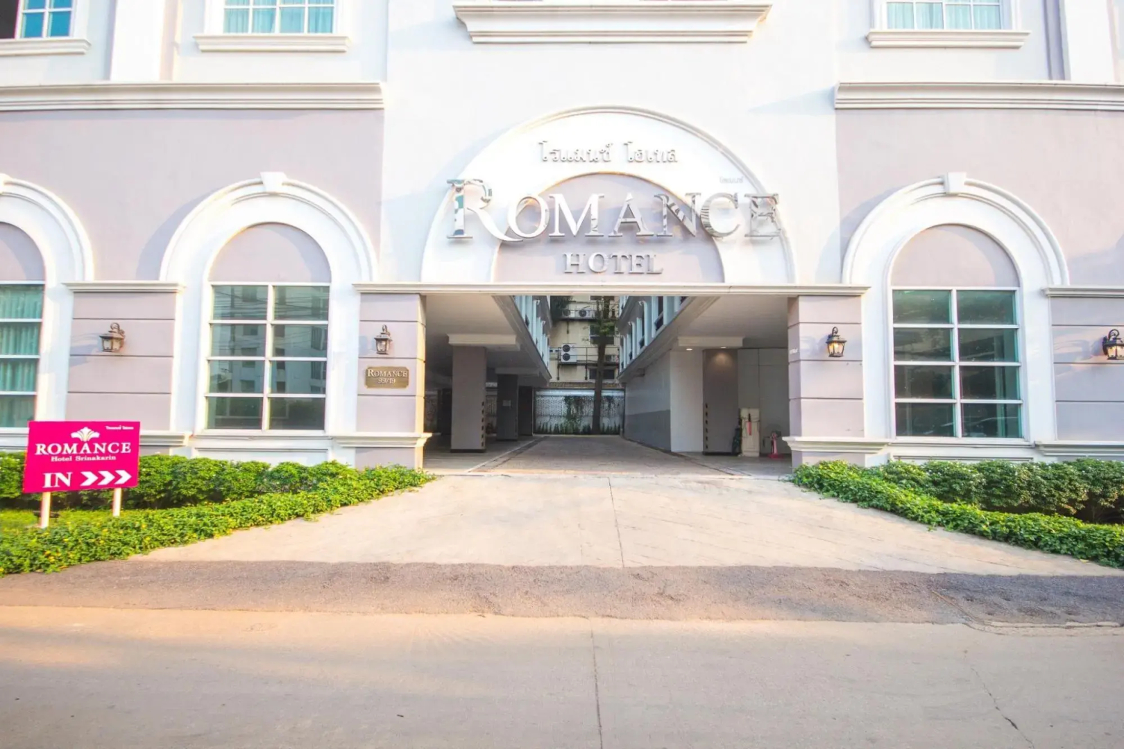 Romance Hotel Srinakarin