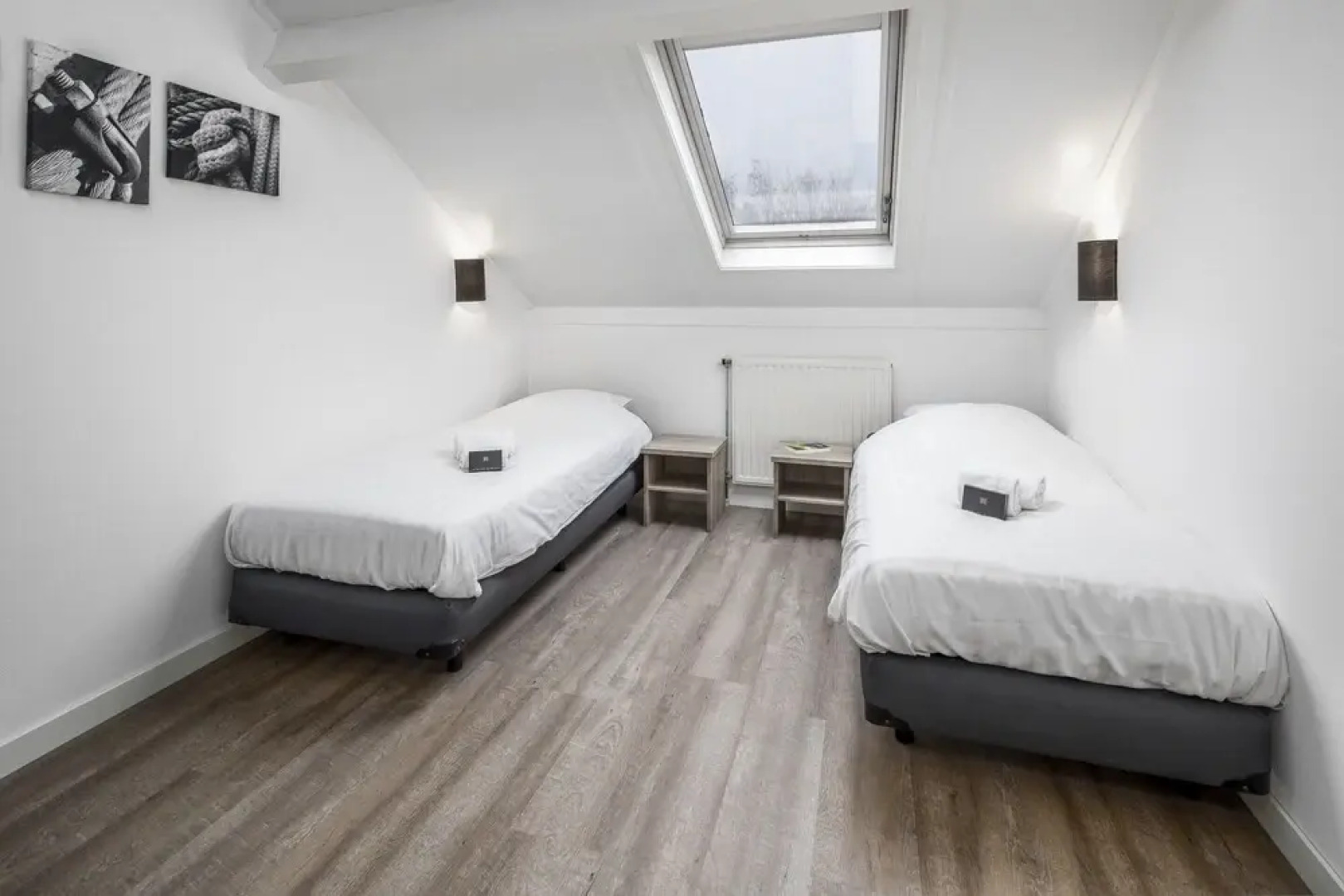 Restyled Bungalow With 2 Bathrooms, Near the Beach