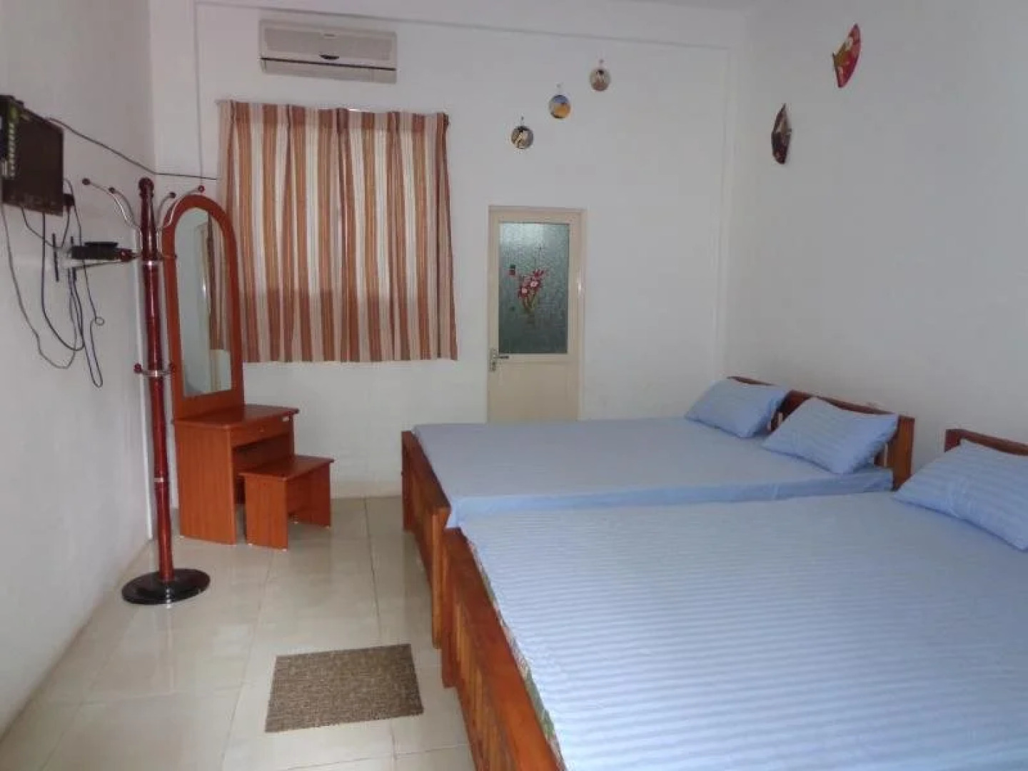 The Senaro Holiday Inn