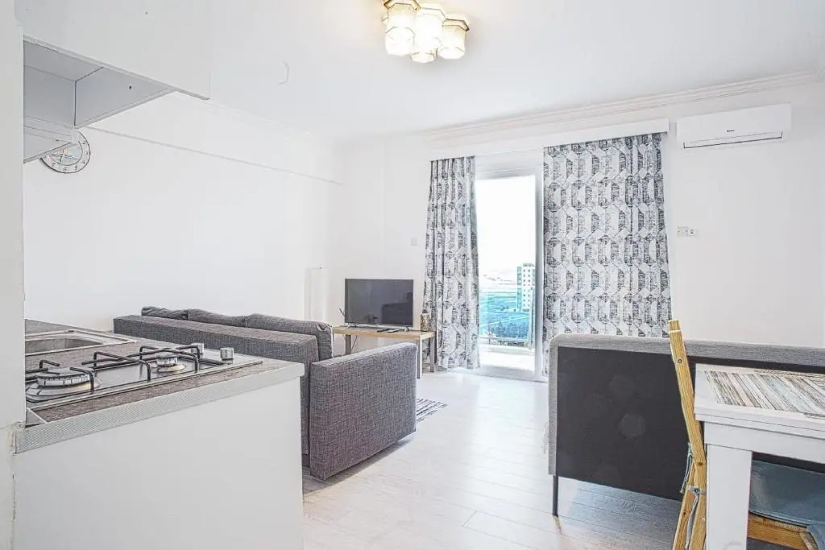 Royal Life Residence Poseidon Studio