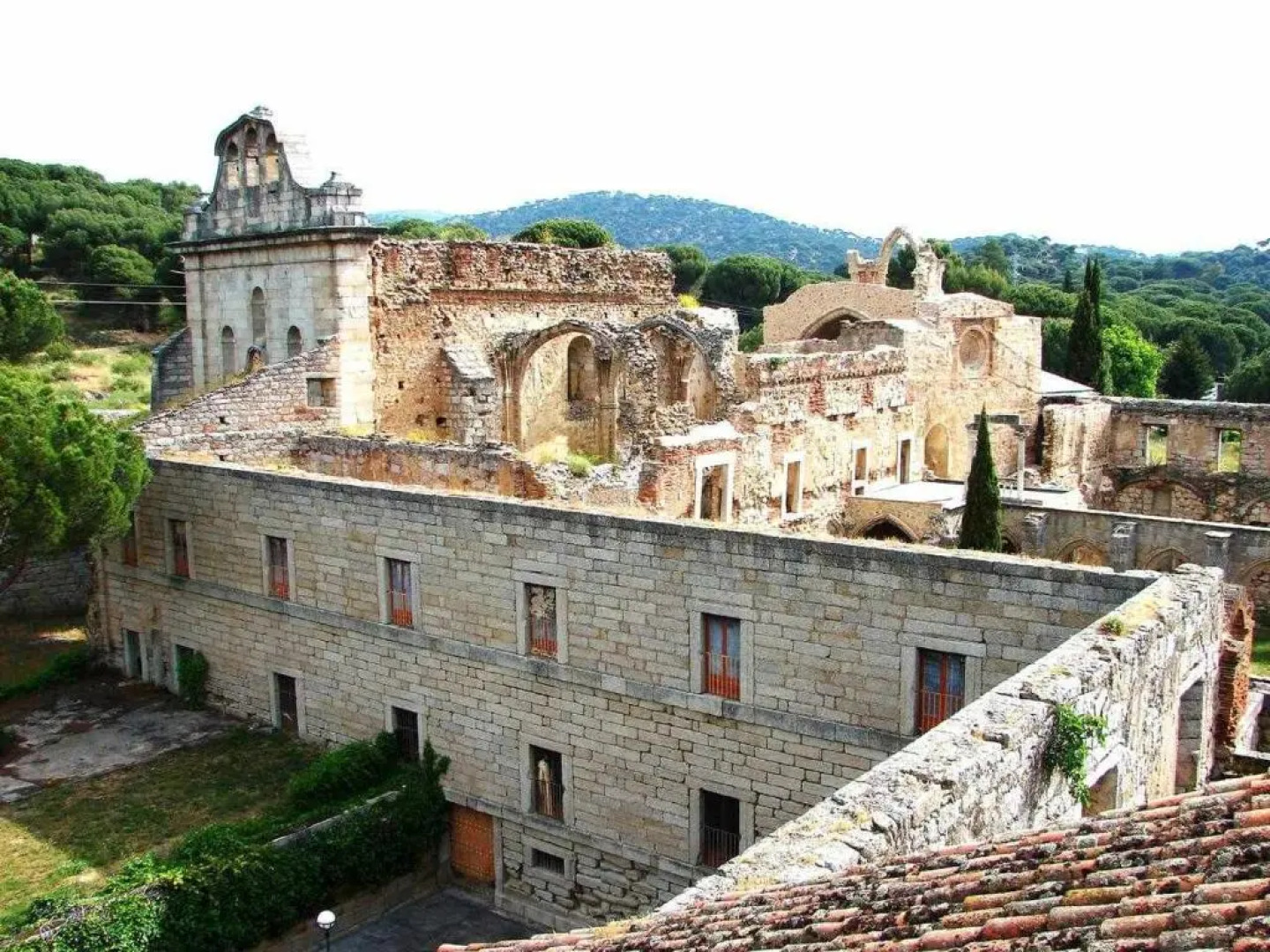 Casa Blanca de La Sierra hasta 24 hasta personas con Piscina Salina y Bbq