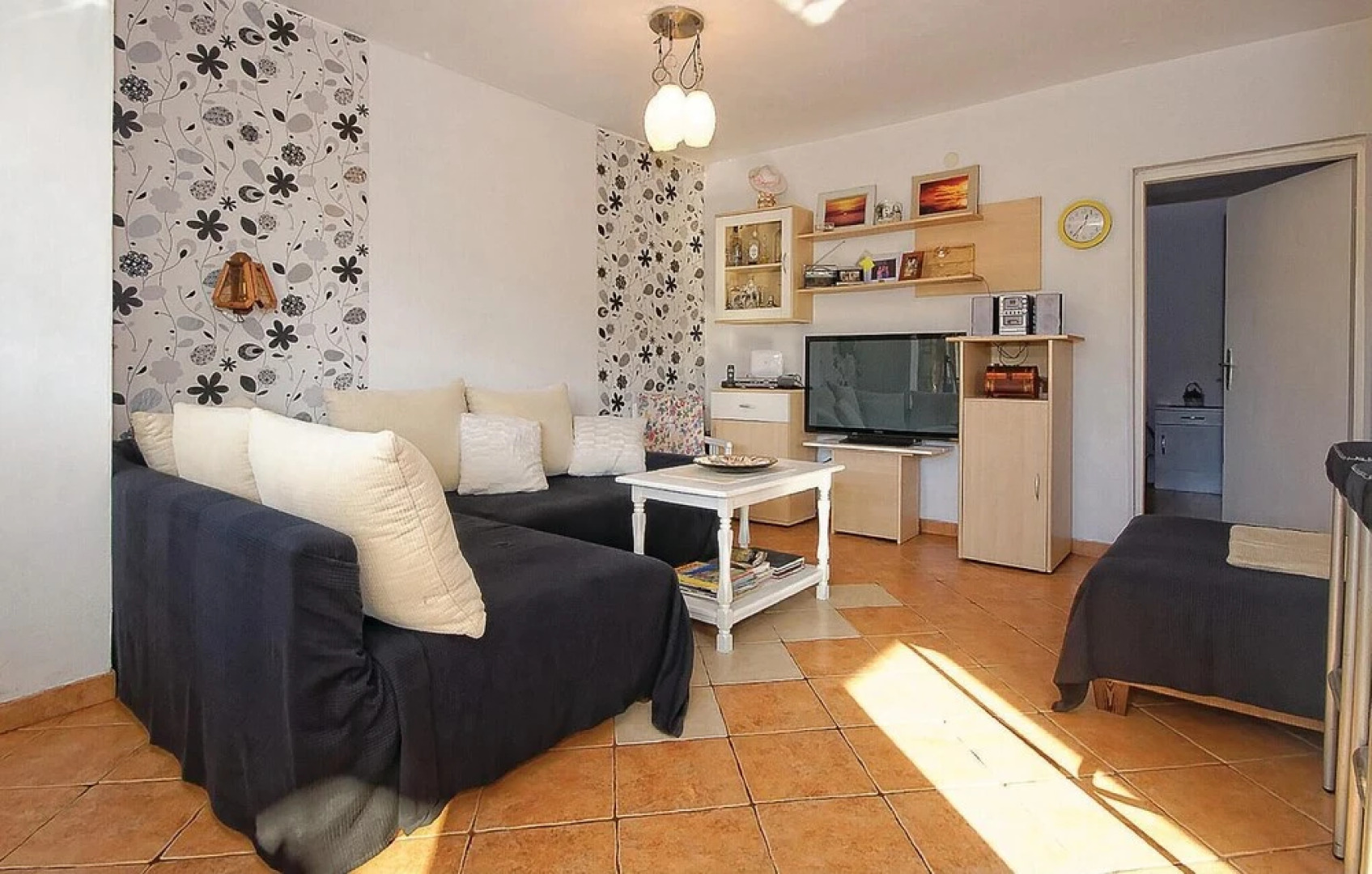 Stunning Home in Zdrelac With Wifi and 4 Bedrooms