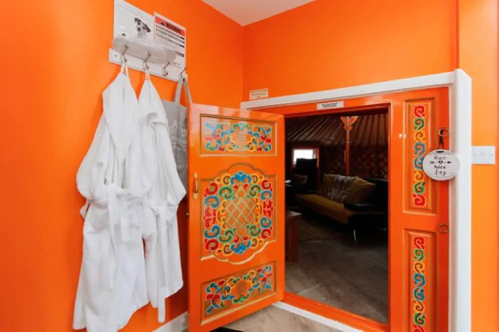 Orange Yurt With Hot Tub- Sleeps 3, Parking & Wifi