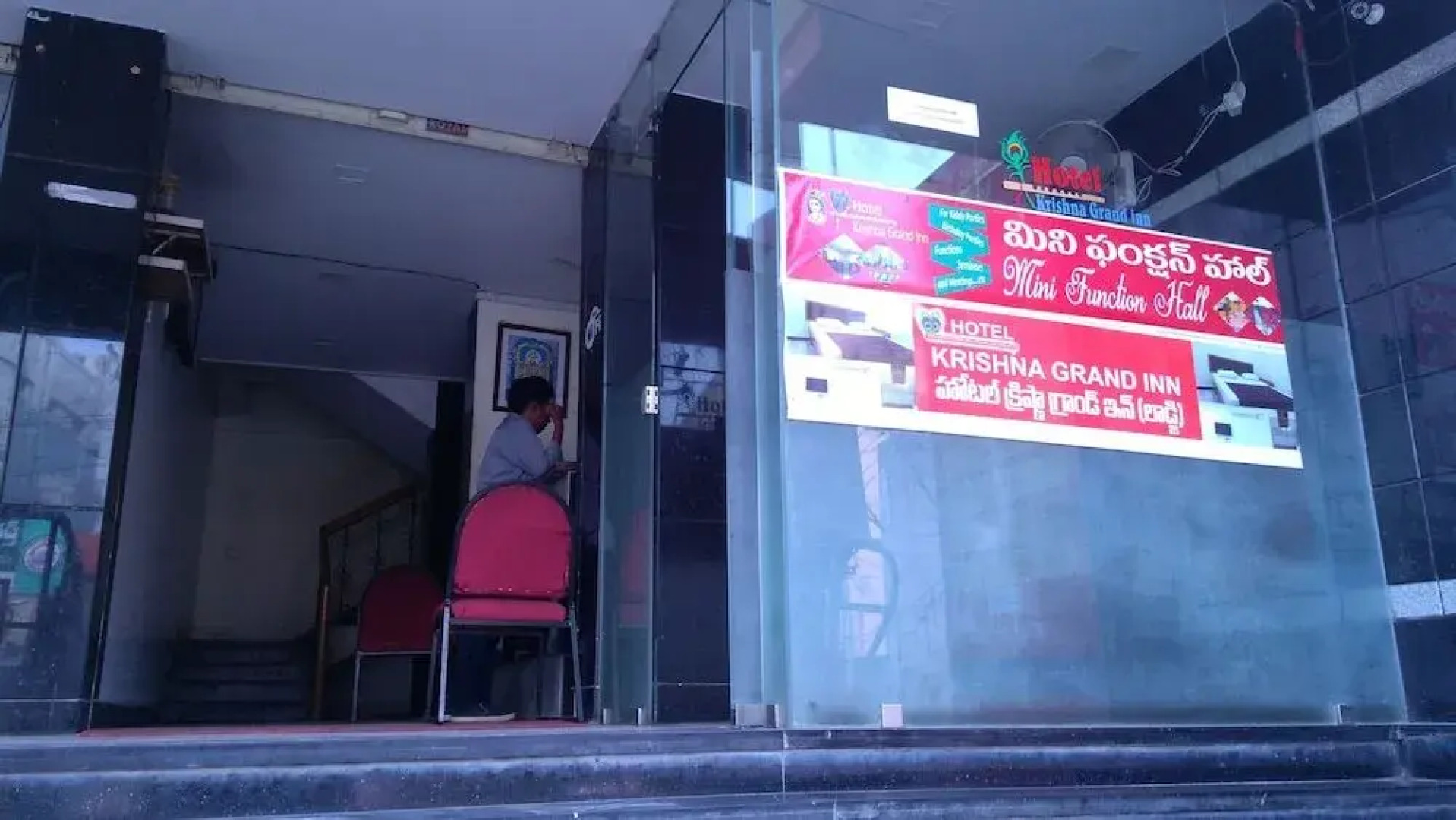 Iroomz Krishna Grand Inn