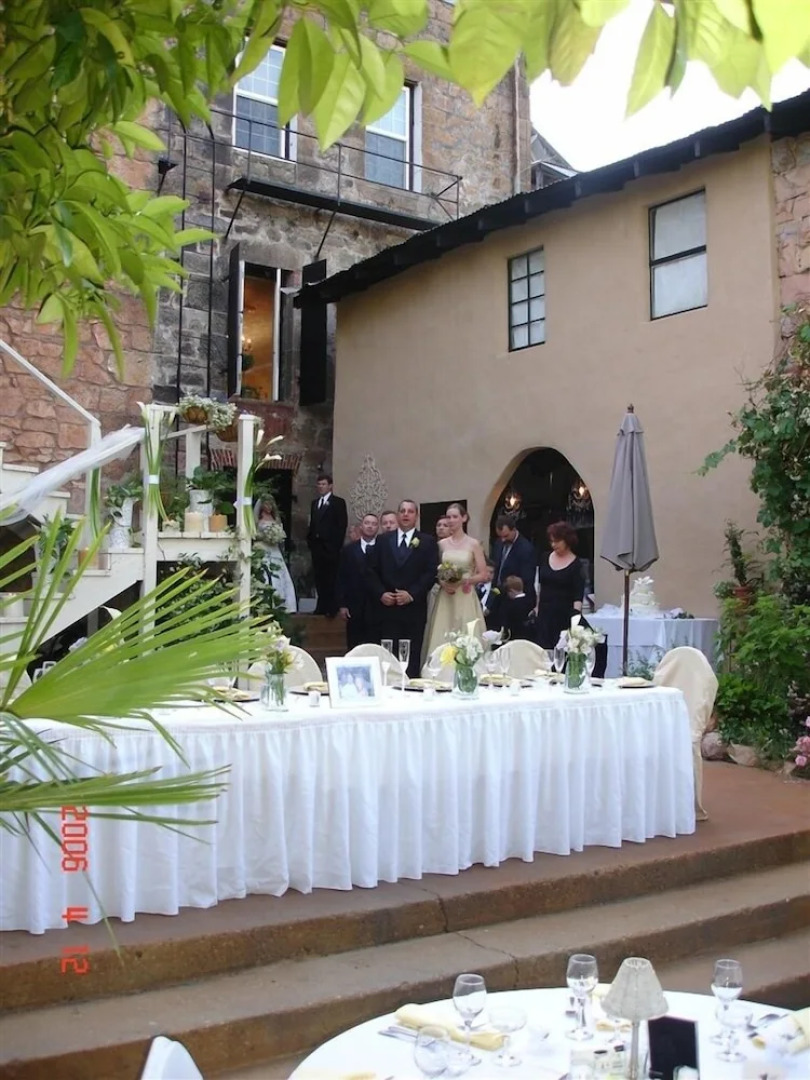 Hotel Léger Restaurant & Saloon