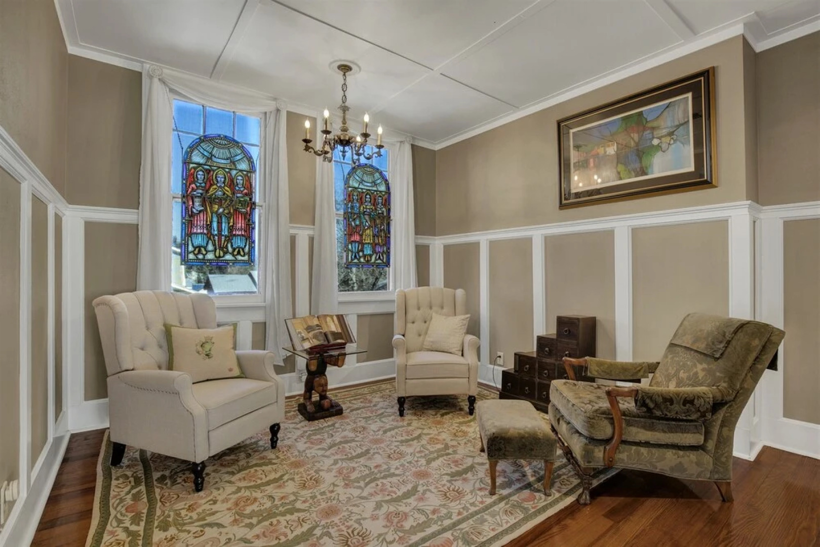 Beautiful and Unique Home With Fireplace and Pool!