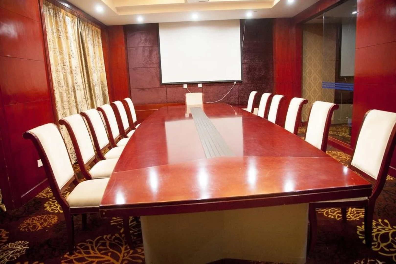 Jinhu Hotel