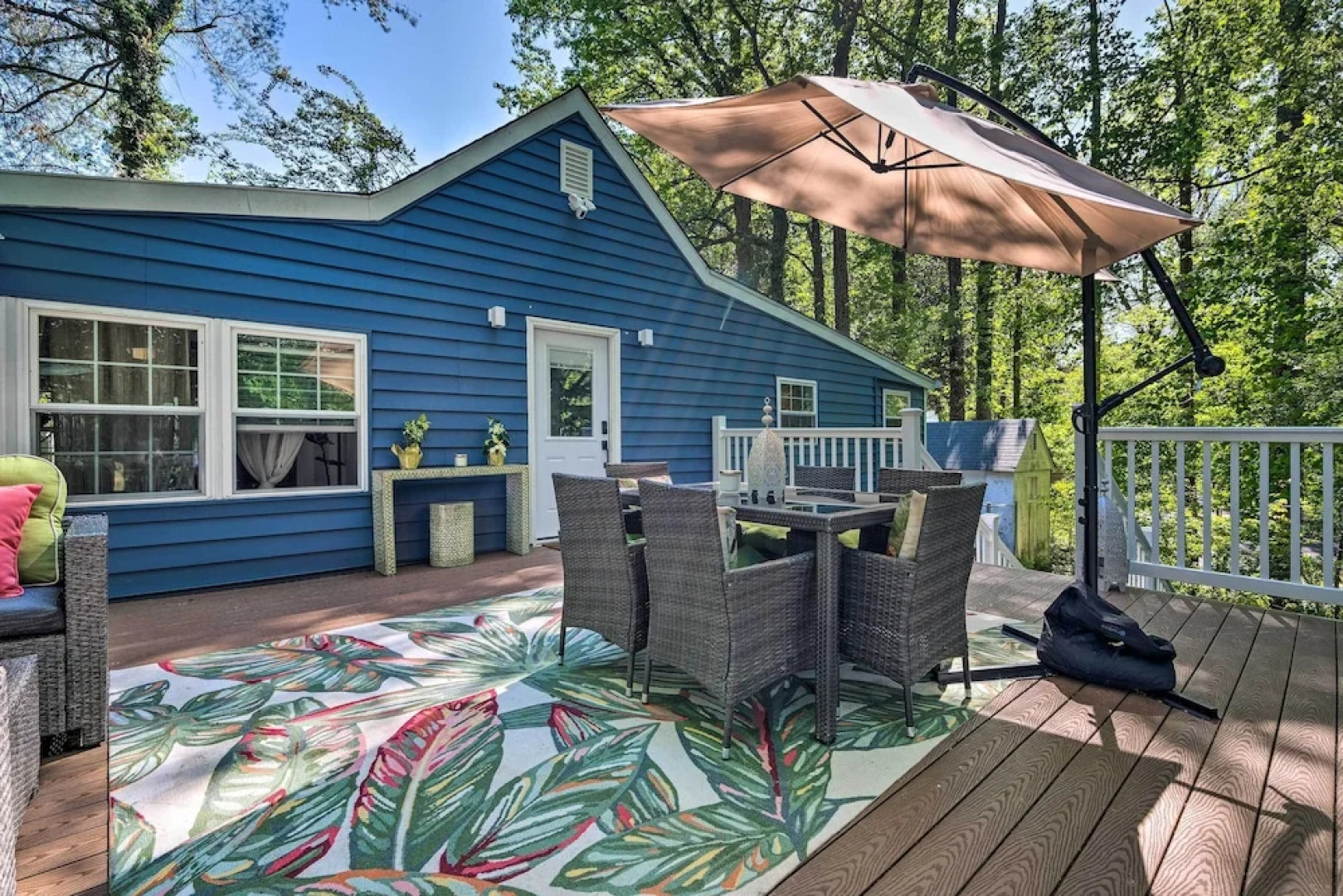 Adorable Beach Cottage w/ Hot Tub & Tropical Bar!