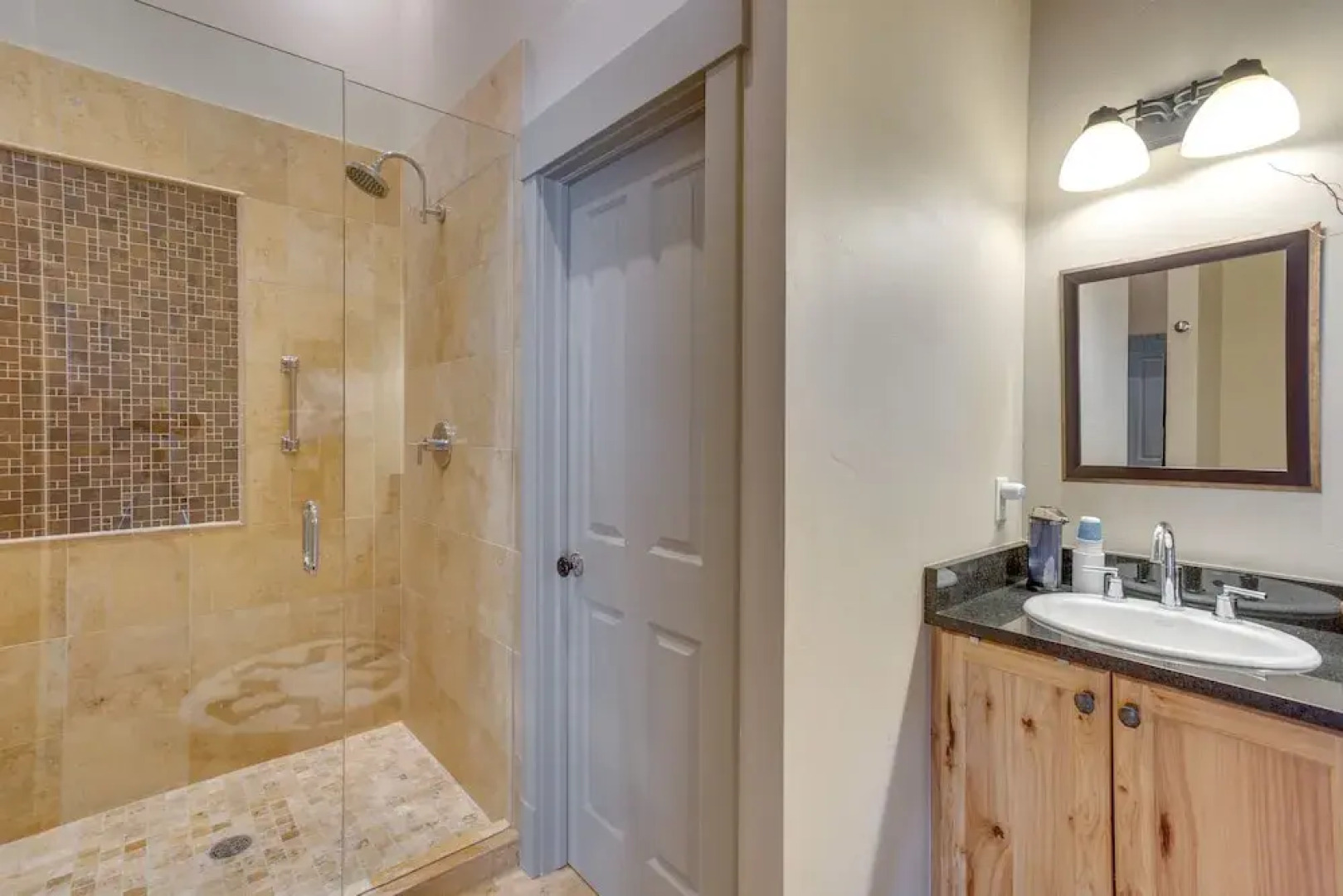 Updated Rustic-chic Condo on Ouray's Main Street!