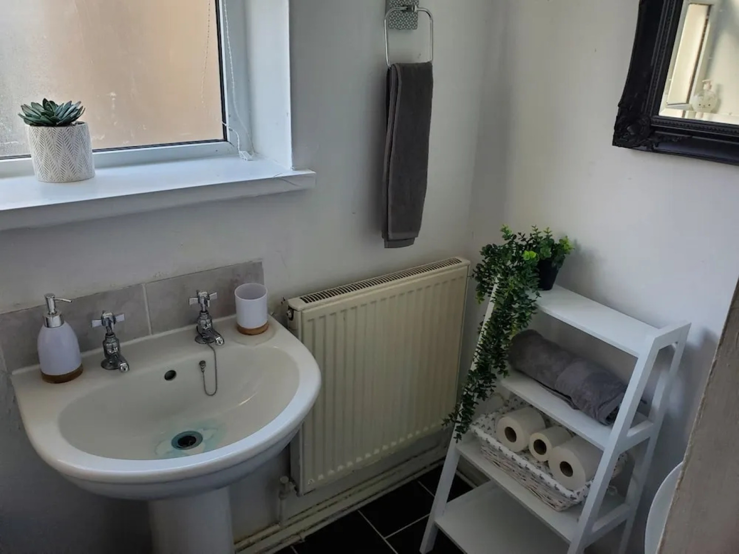 Stunning 2-bed Flat in Haverfordwest