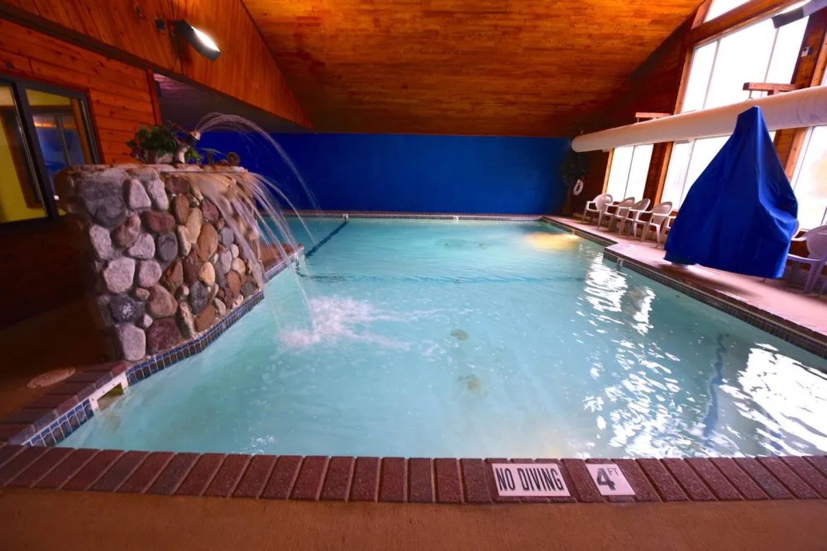 Mackinaw Beach & Bay Inn & Suites