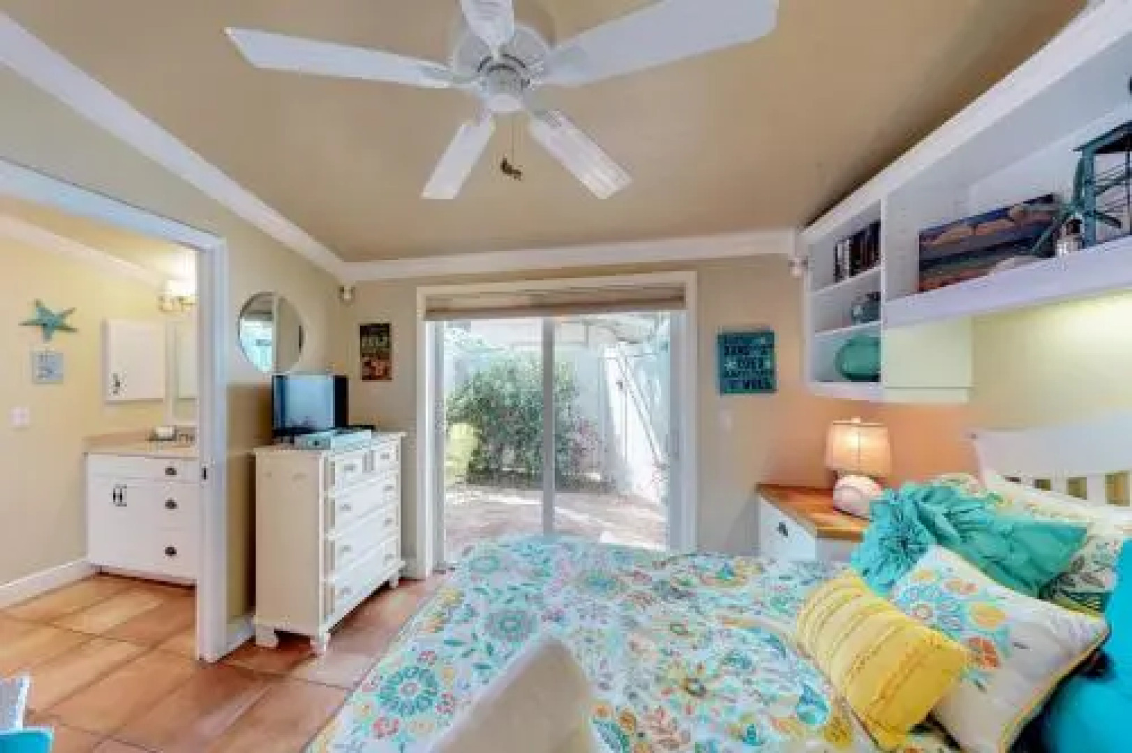 Palm Isle 3204 by RedAwning