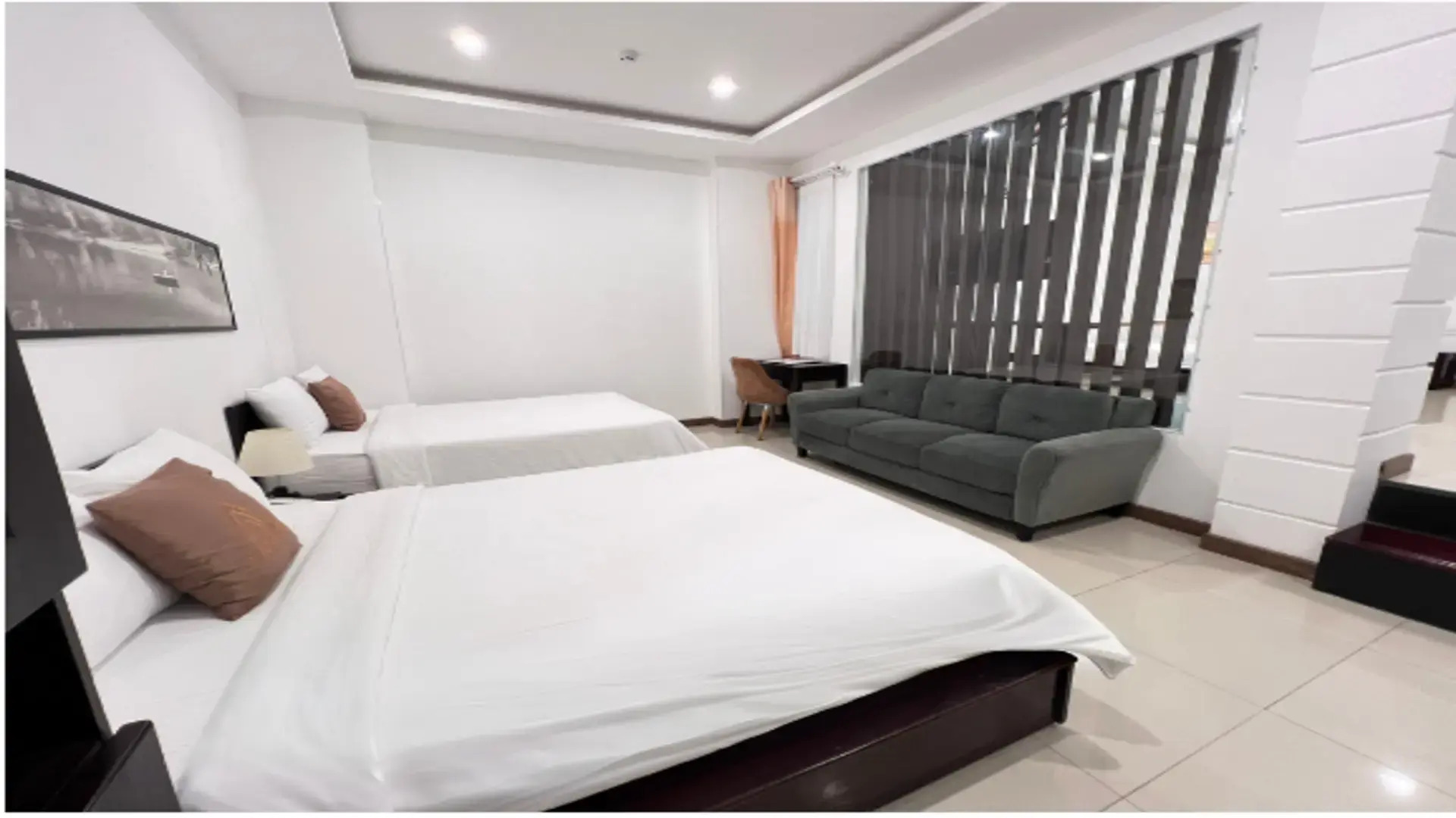 Phuong Dong Hotel & Apartment