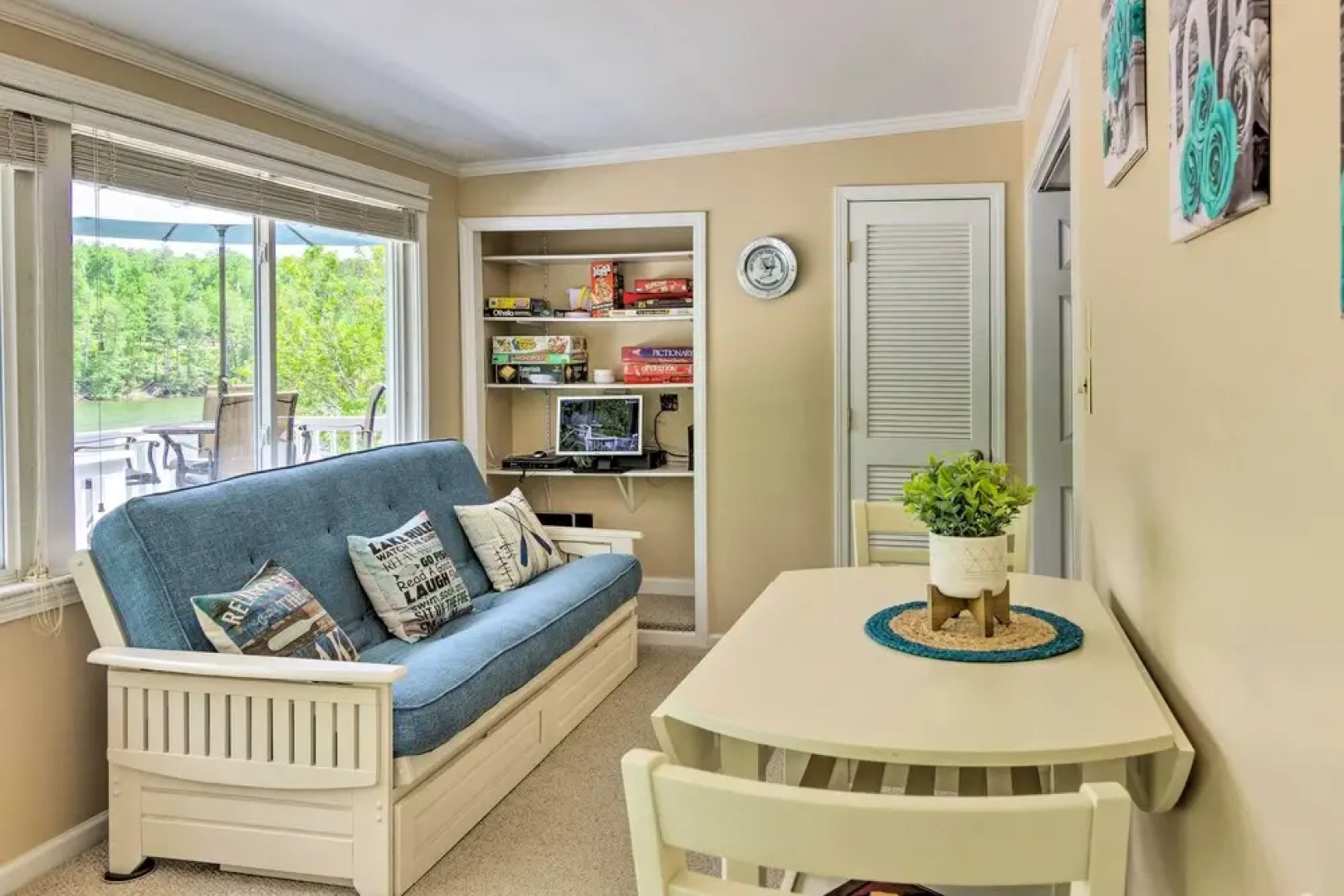 'paradise Lakehouse' in Hickory w/ Dock & Views!