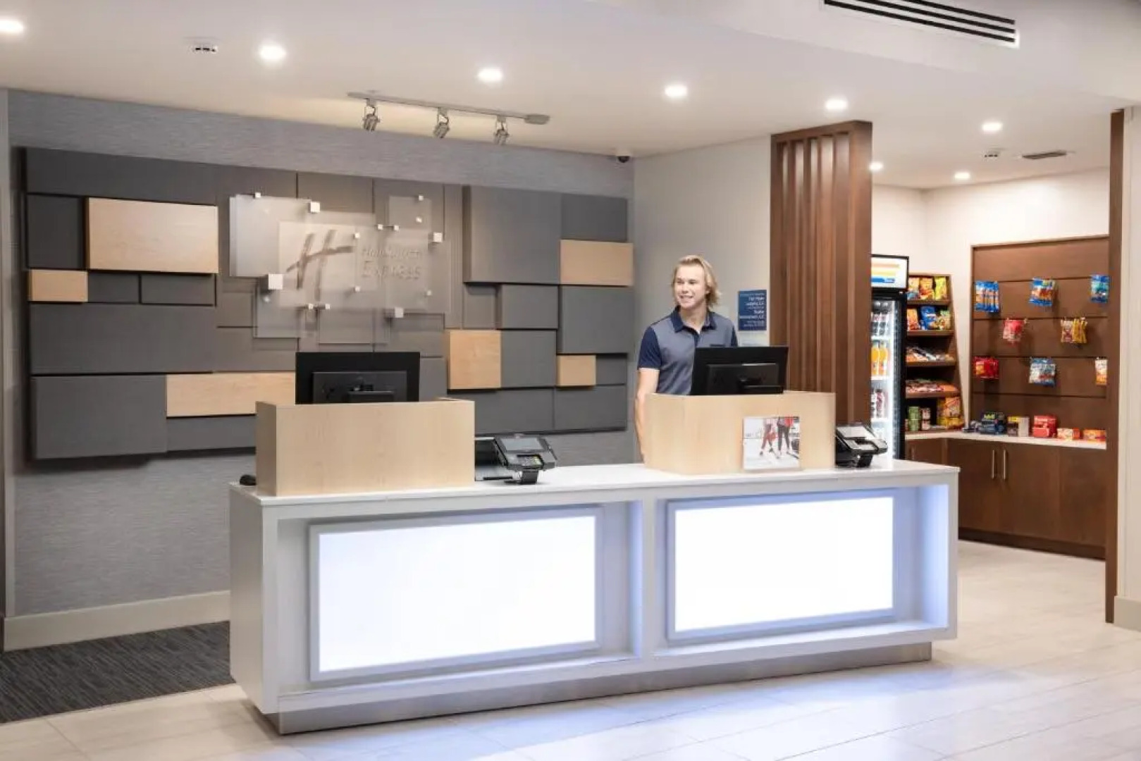 Holiday Inn Express & Suites Ft Myers Beach-Sanibel Gateway by IHG