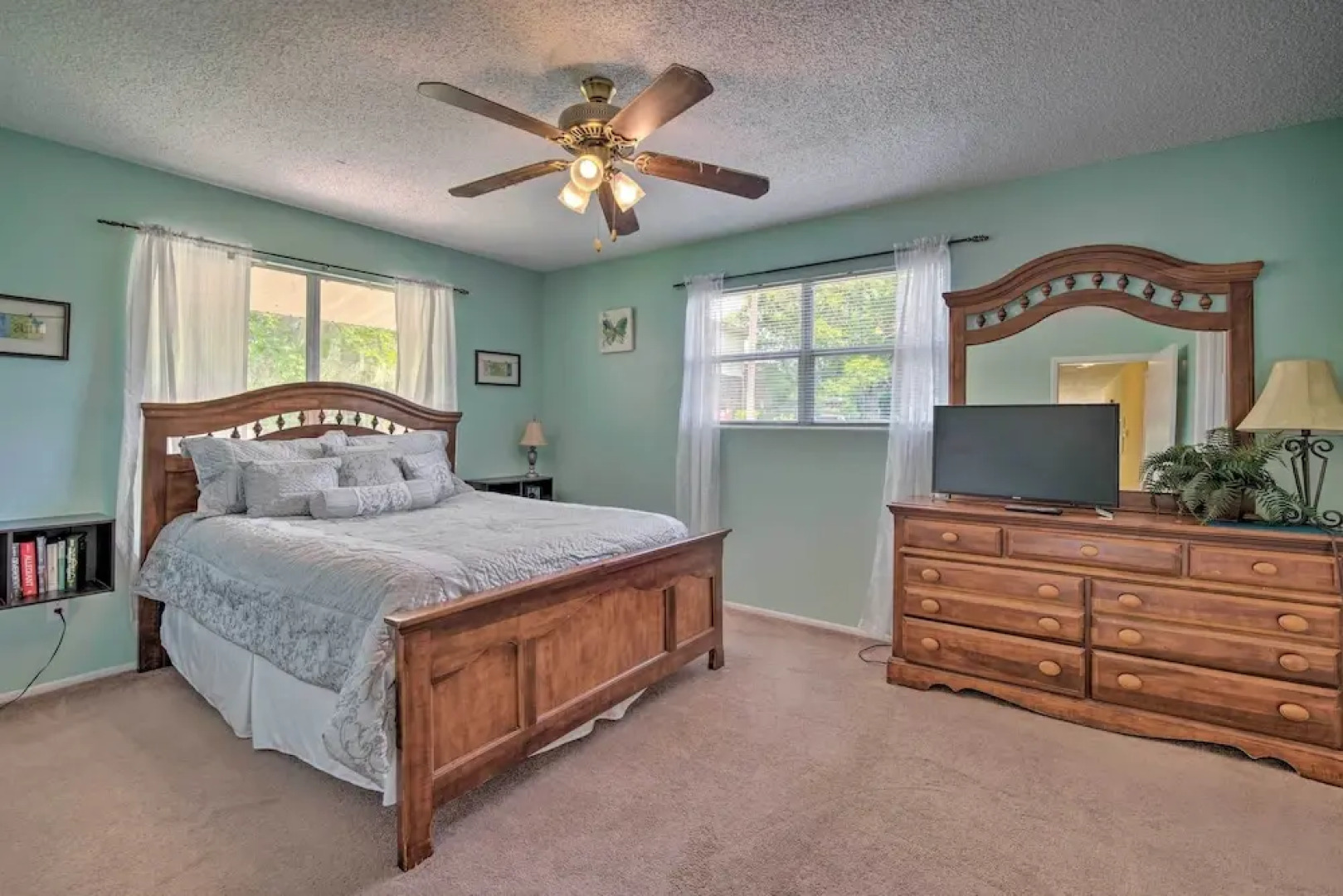 Docks + Balcony: Peaceful River Abode in Dunnellon