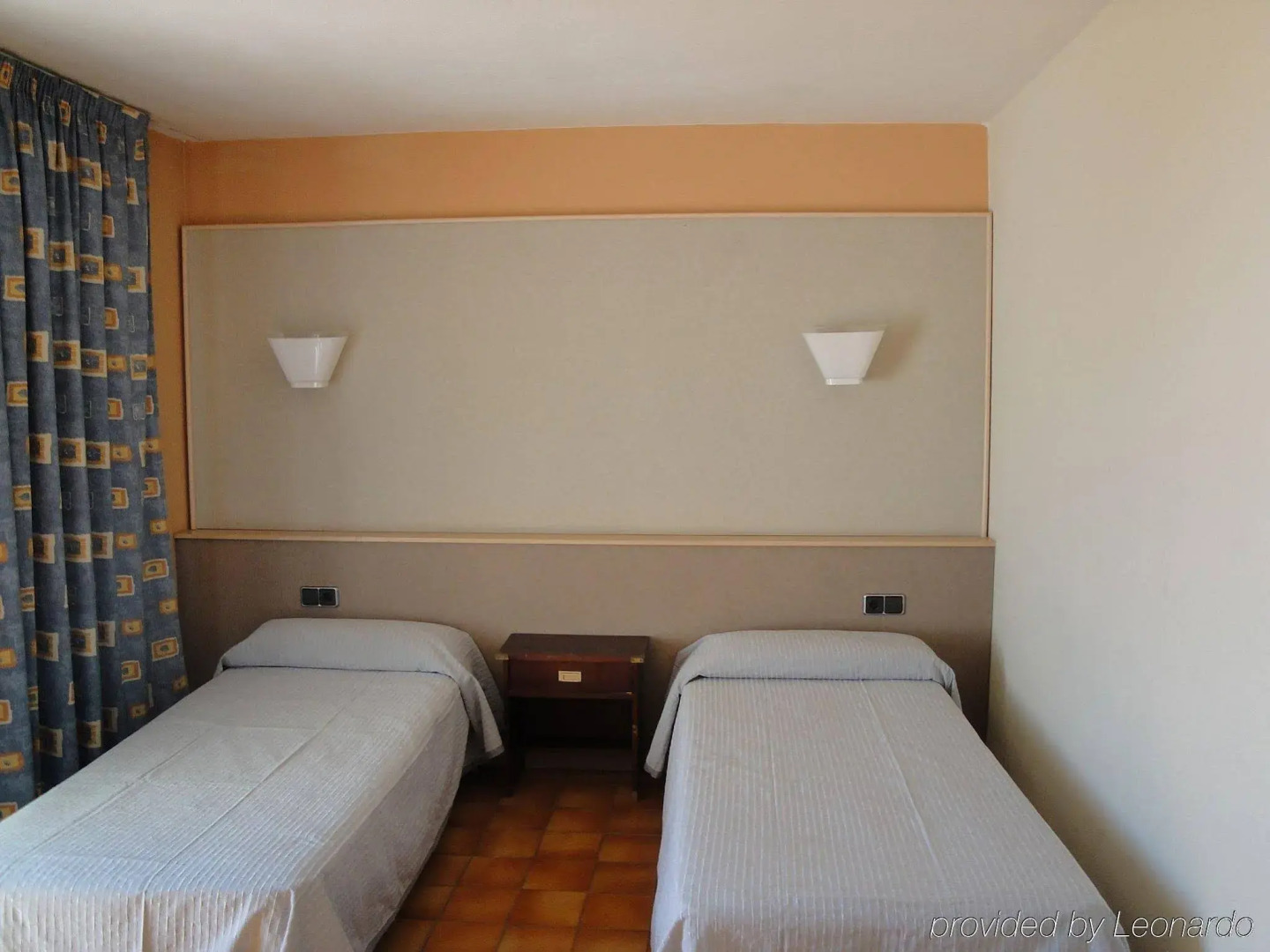 The White Apartments - Только для взрослых