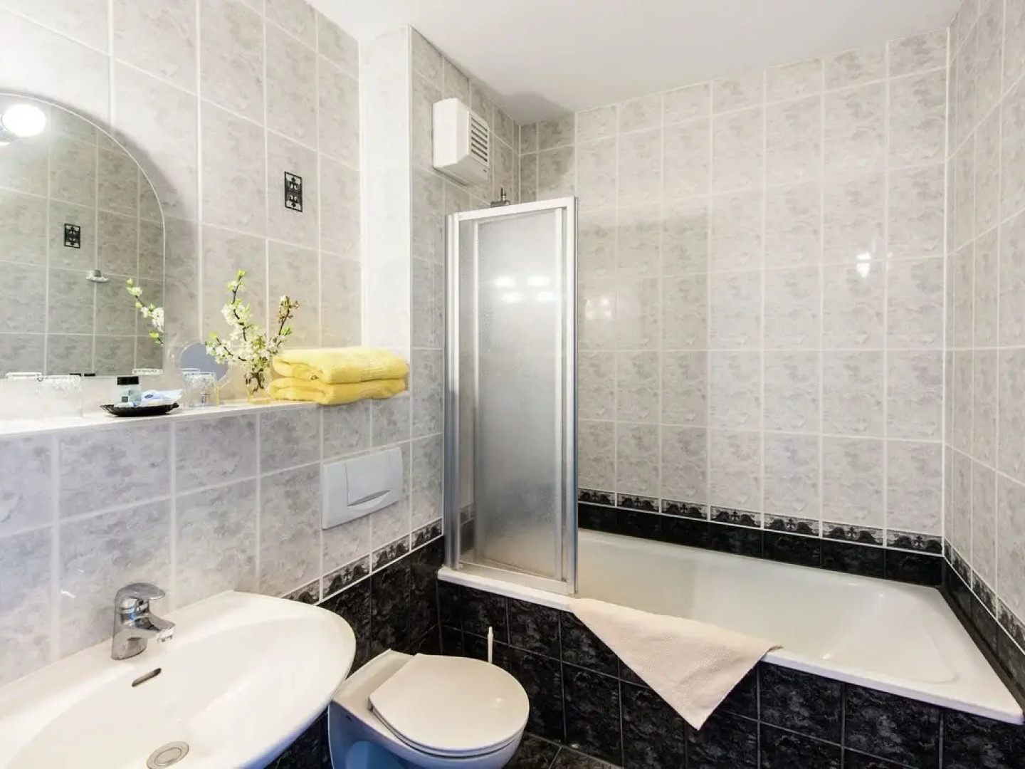 Hilltop Apartment in Wischuer near Forest