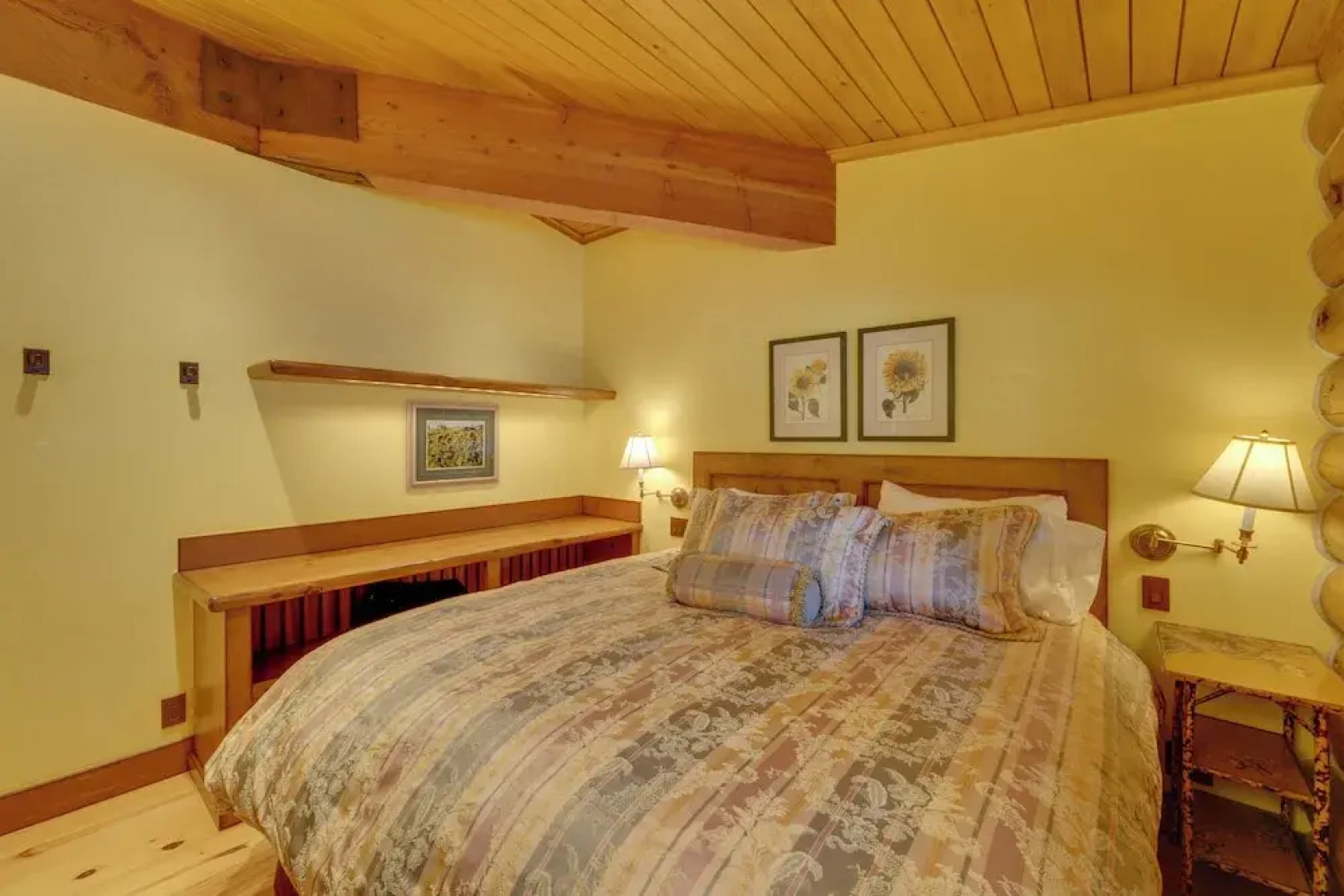 Sun Valley Log Home w/ Hot Tub & Mtn Views!