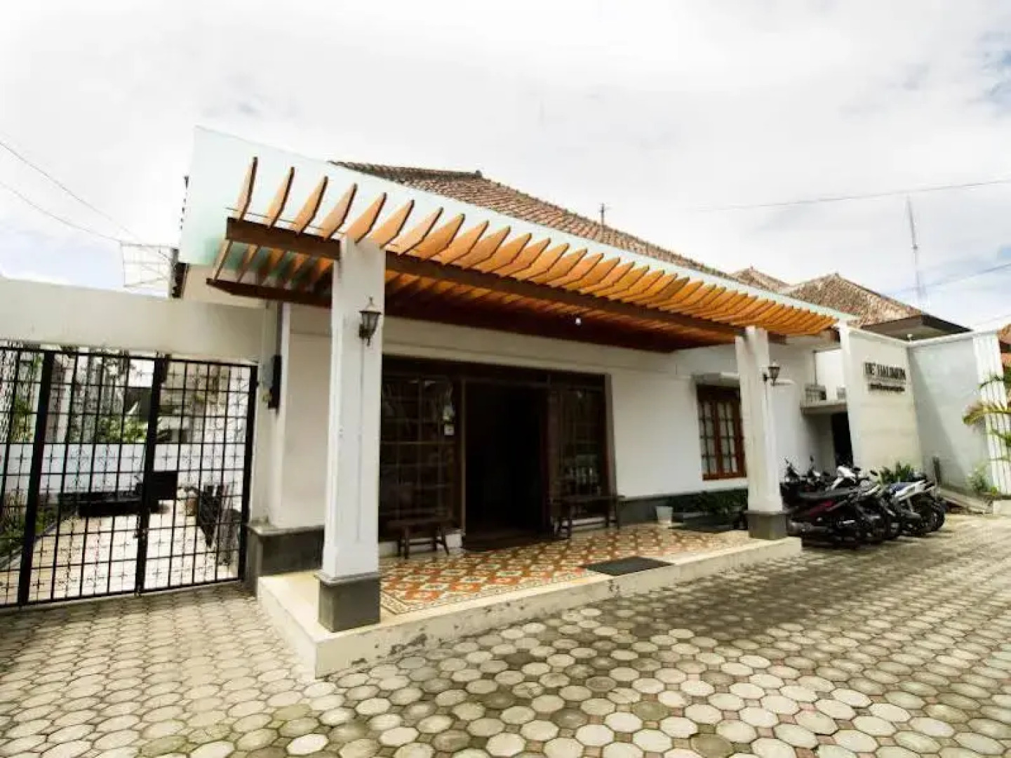 RedDoorz @ Burangrang