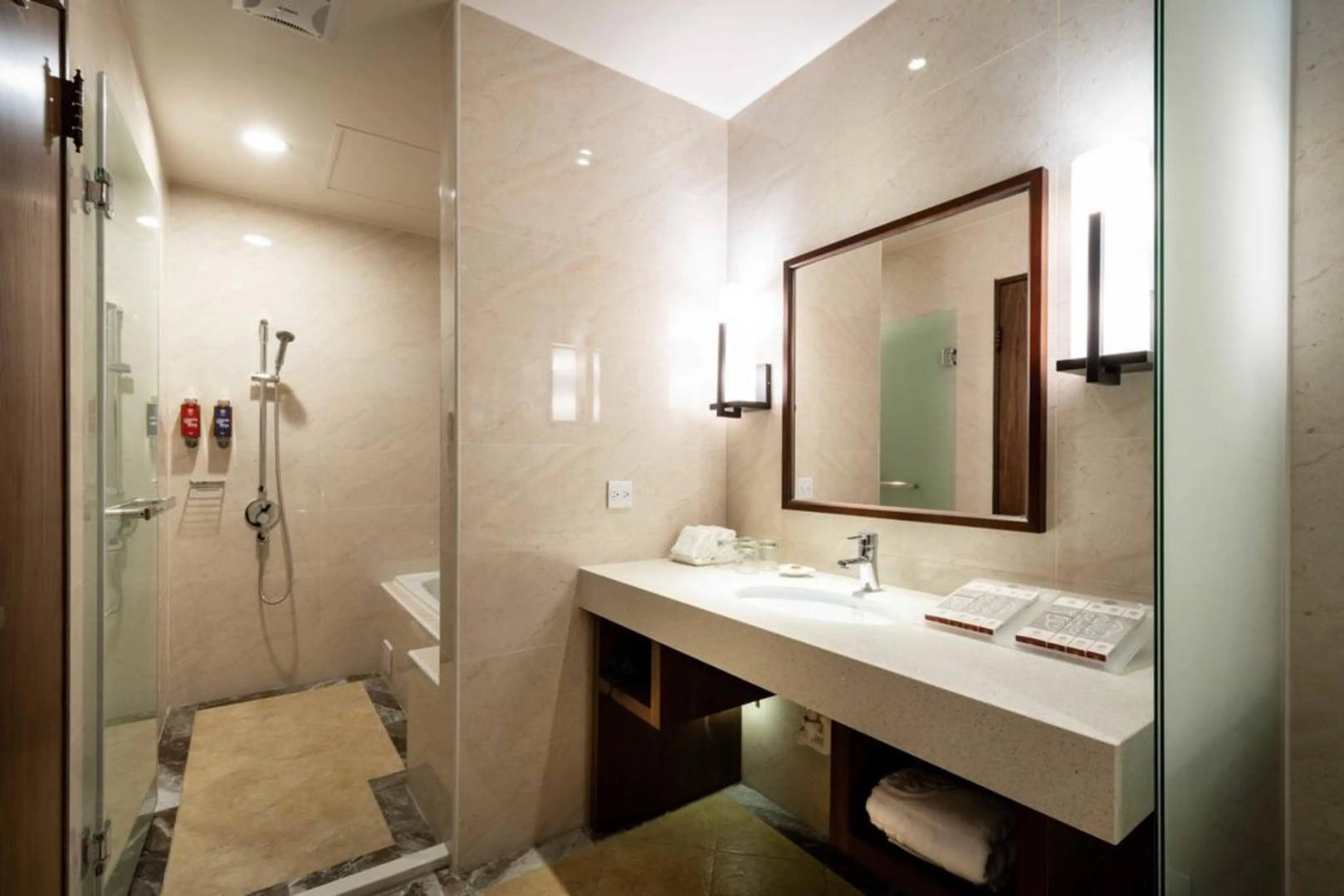 CHECK Inn Taichung LaiLai