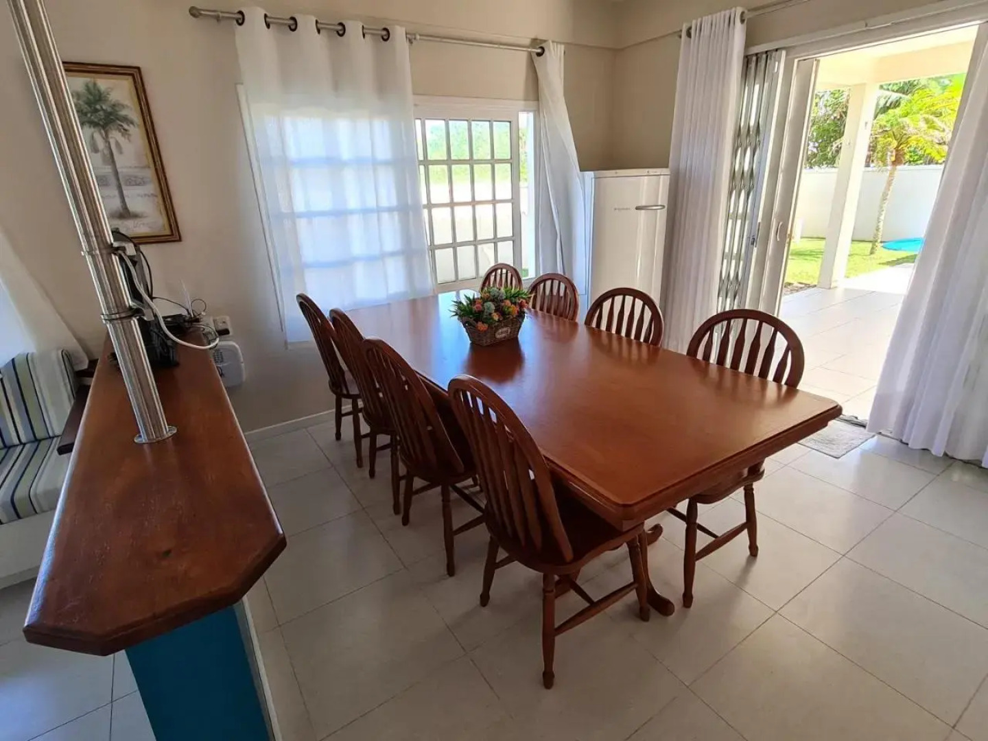 Ampla casa com 5 quartos e vista para o mar