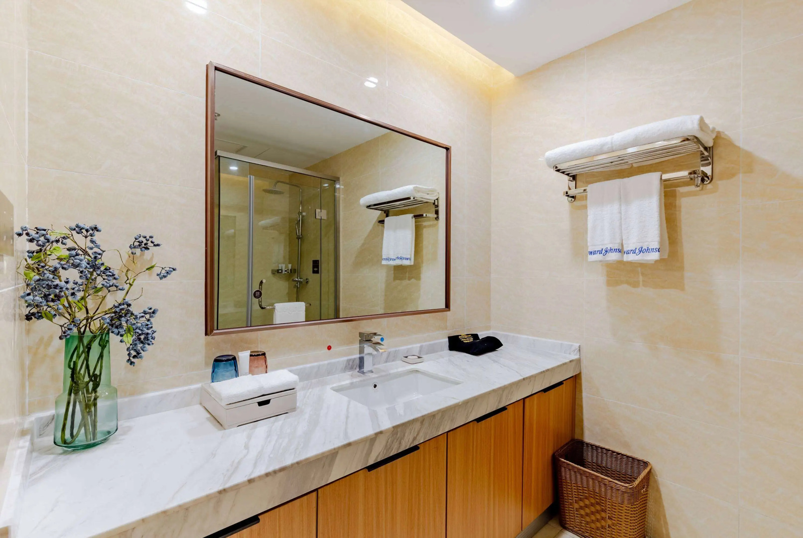 Howard Johnson Lakeview Hotel Huaibei