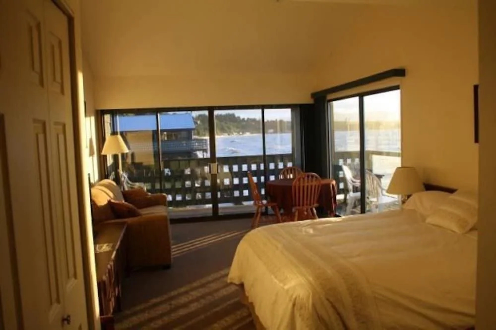 Sand Pebbles Inn