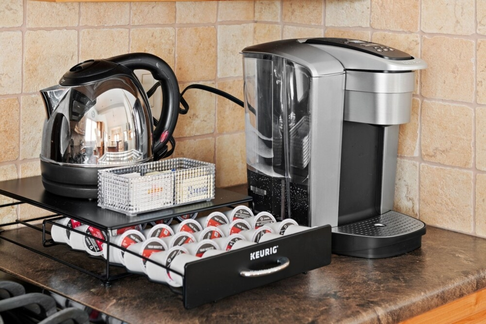 MODERN 4,500 sqft Ski Chalet: 5 Br + 6 Ba | Pool Table | Pool + PRIVATE Hot Tub