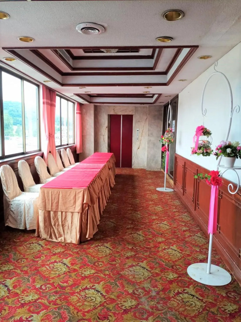 New Cathay Hotel (SHA Extra Plus)