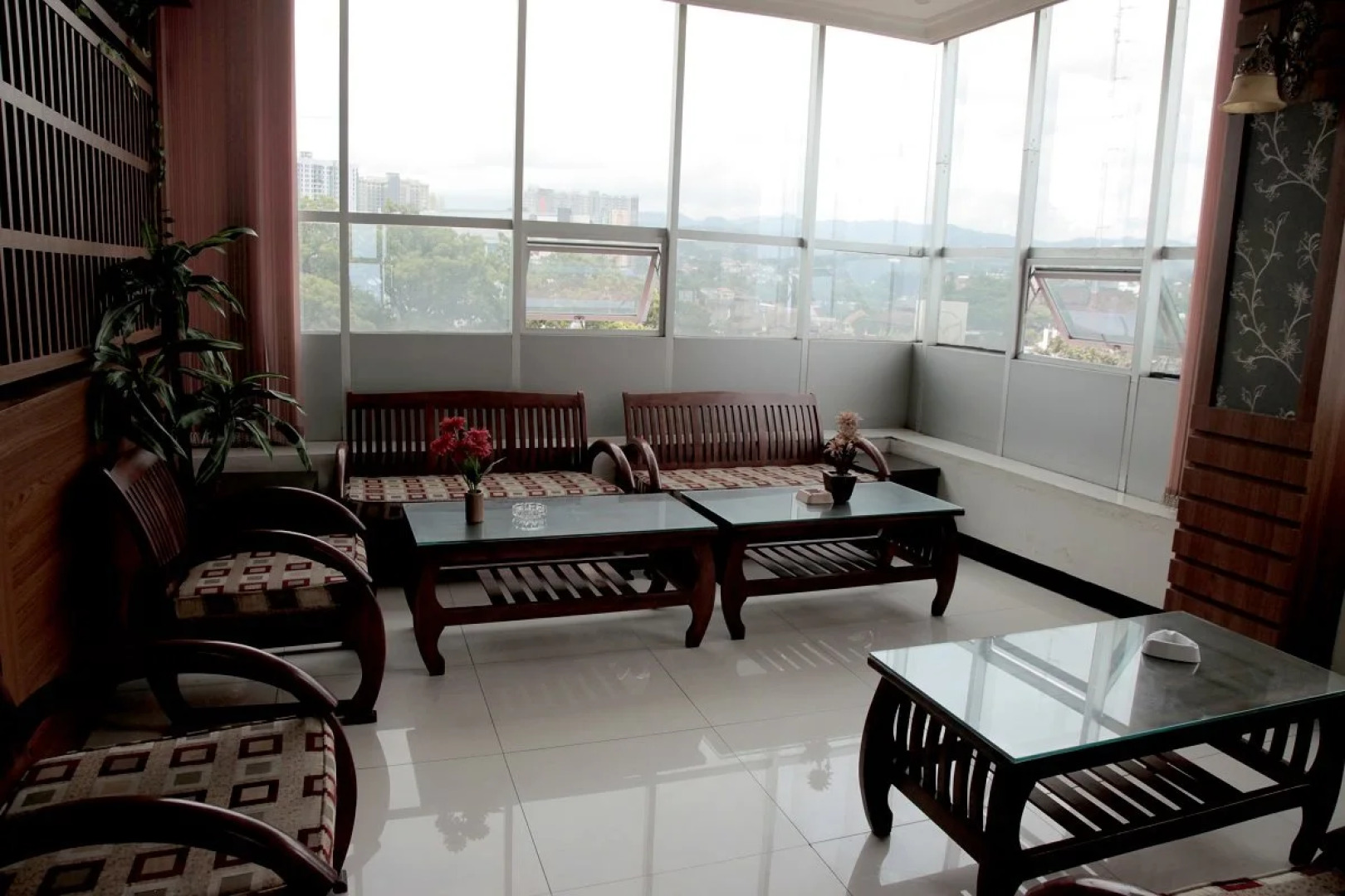 RedDoorz Plus @ Point Phila Cihampelas